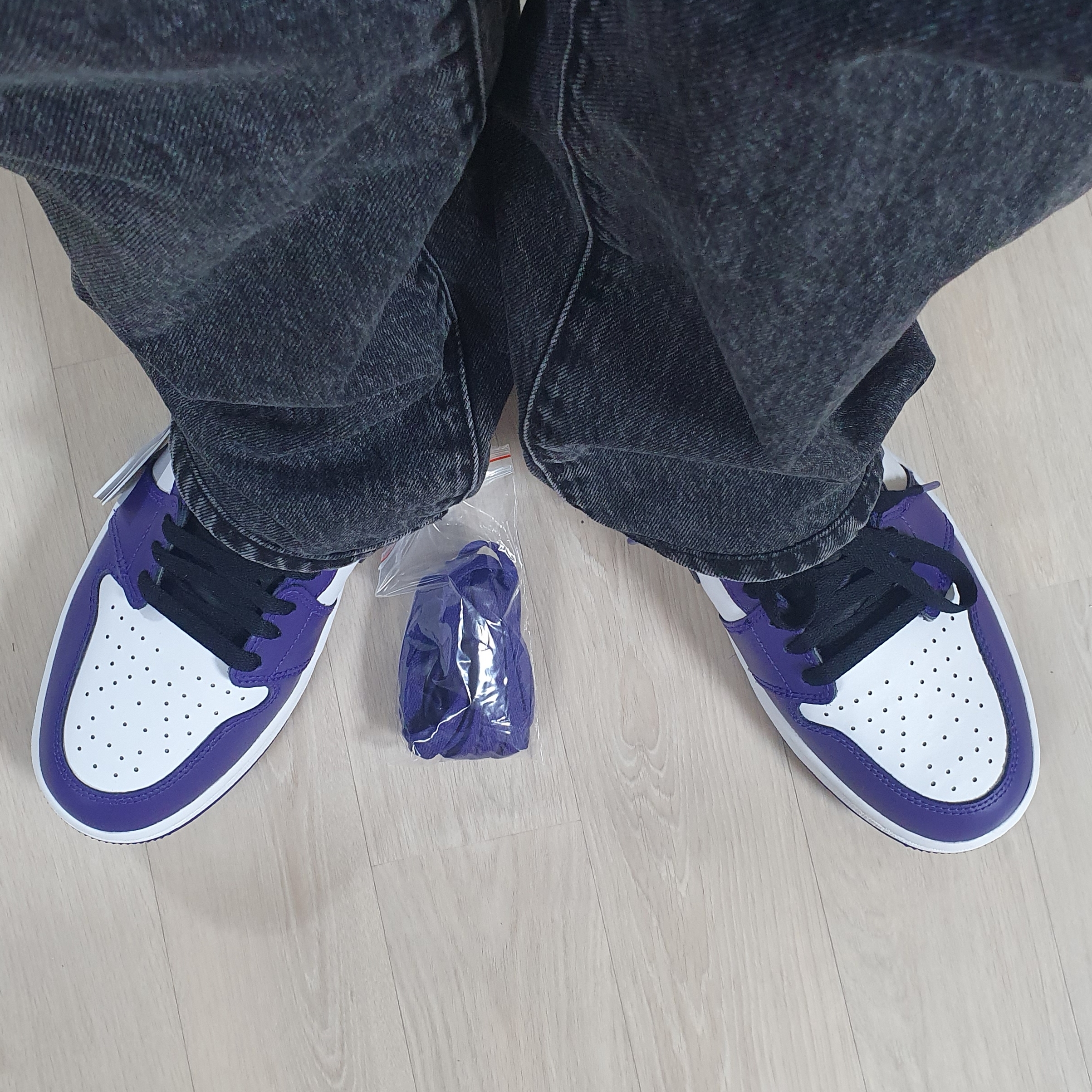 Jordan 1 Low Golf Court Purple 착용 스타일 - 2