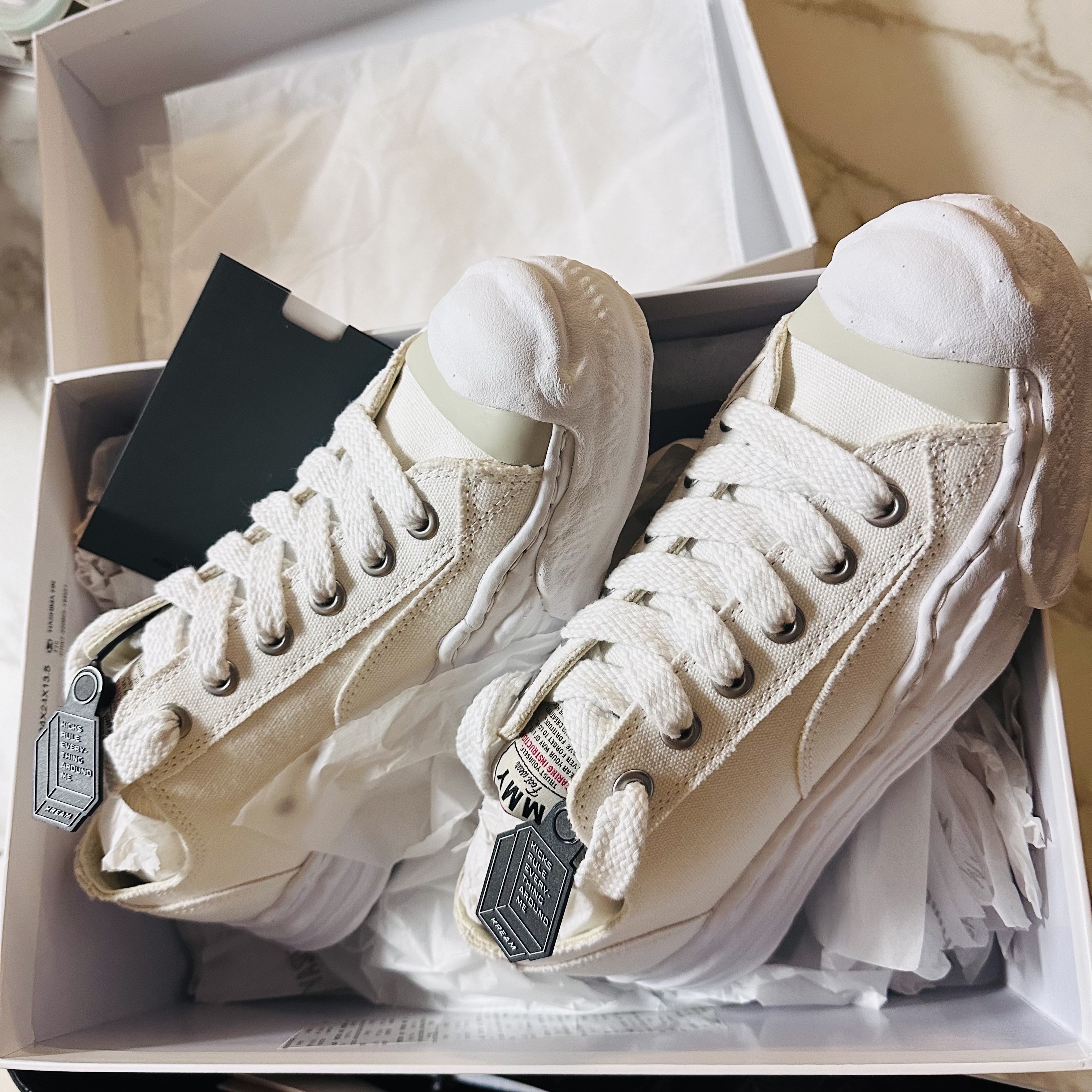 Maison Mihara Yasuhiro Hank OG Sole Canvas Low-top Sneakers White 착용 스타일