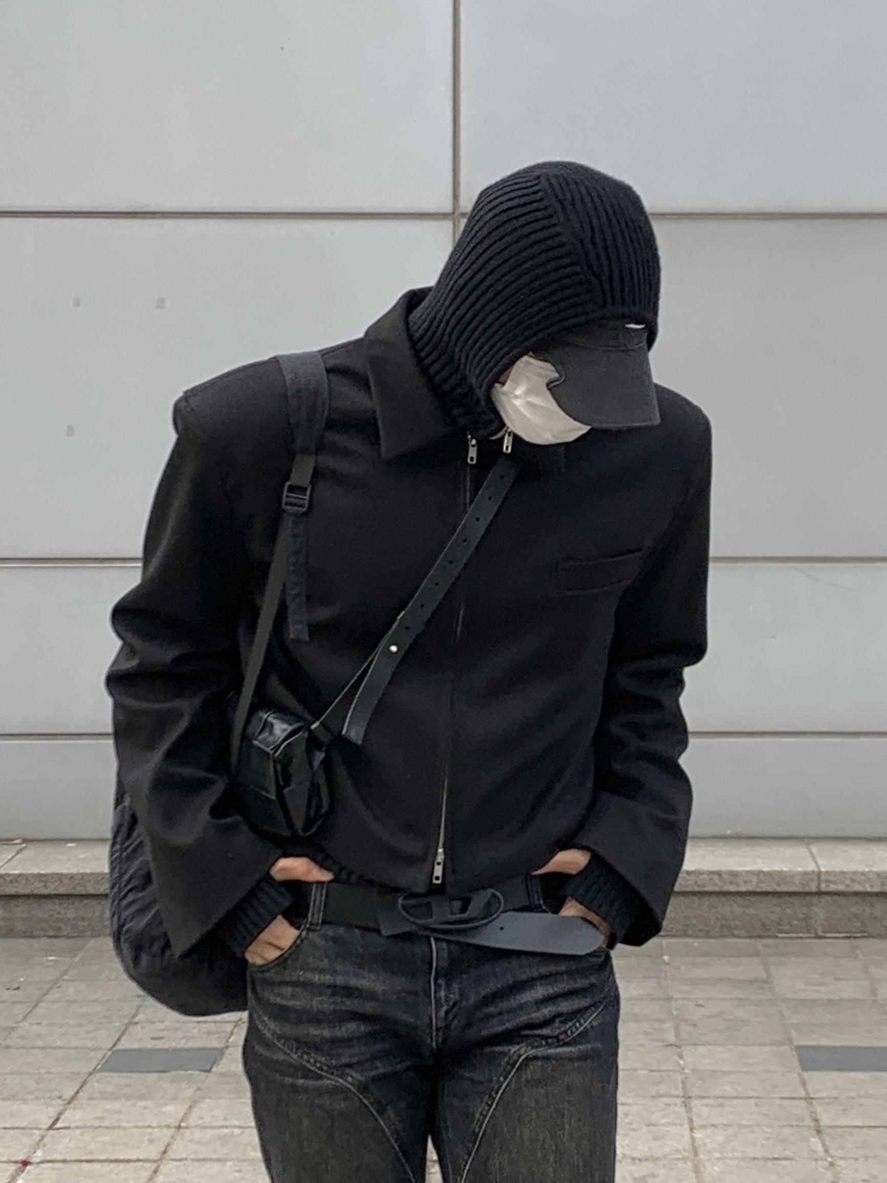 Balenciaga Gaffer Cap Black, Bottega Veneta Mini Leather Belt Cassette Inkwell 착용 스타일 - 2