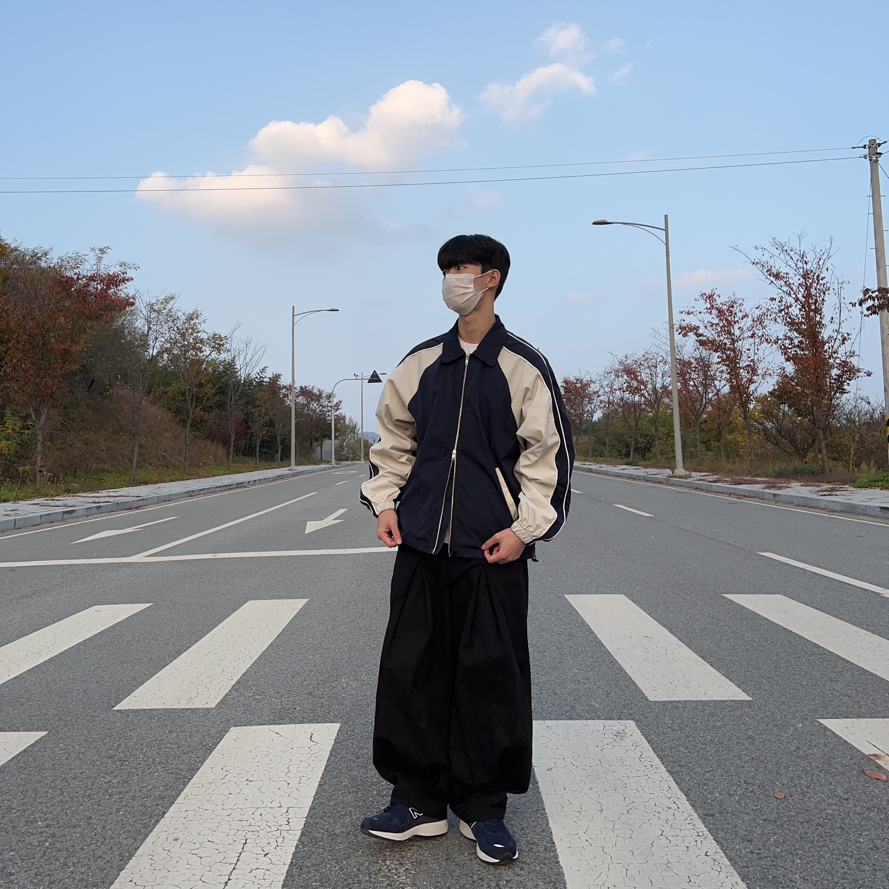 New Balance 2002R Navy 착용 스타일 - 2