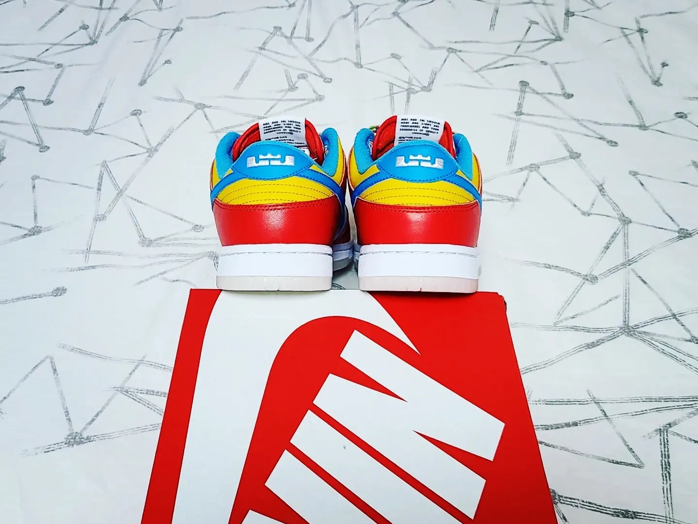 Nike x LeBron James x Fruity Pebbles Dunk Low QS Habanero Red 착용 스타일 - 5