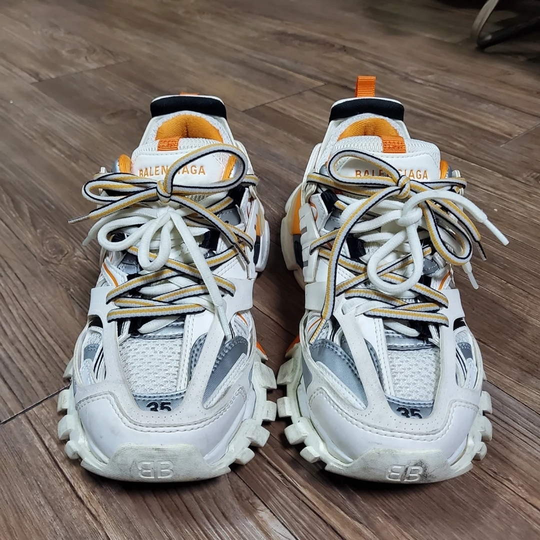 Balenciaga Track Sneakers White Orange 2019 착용 스타일 - 1