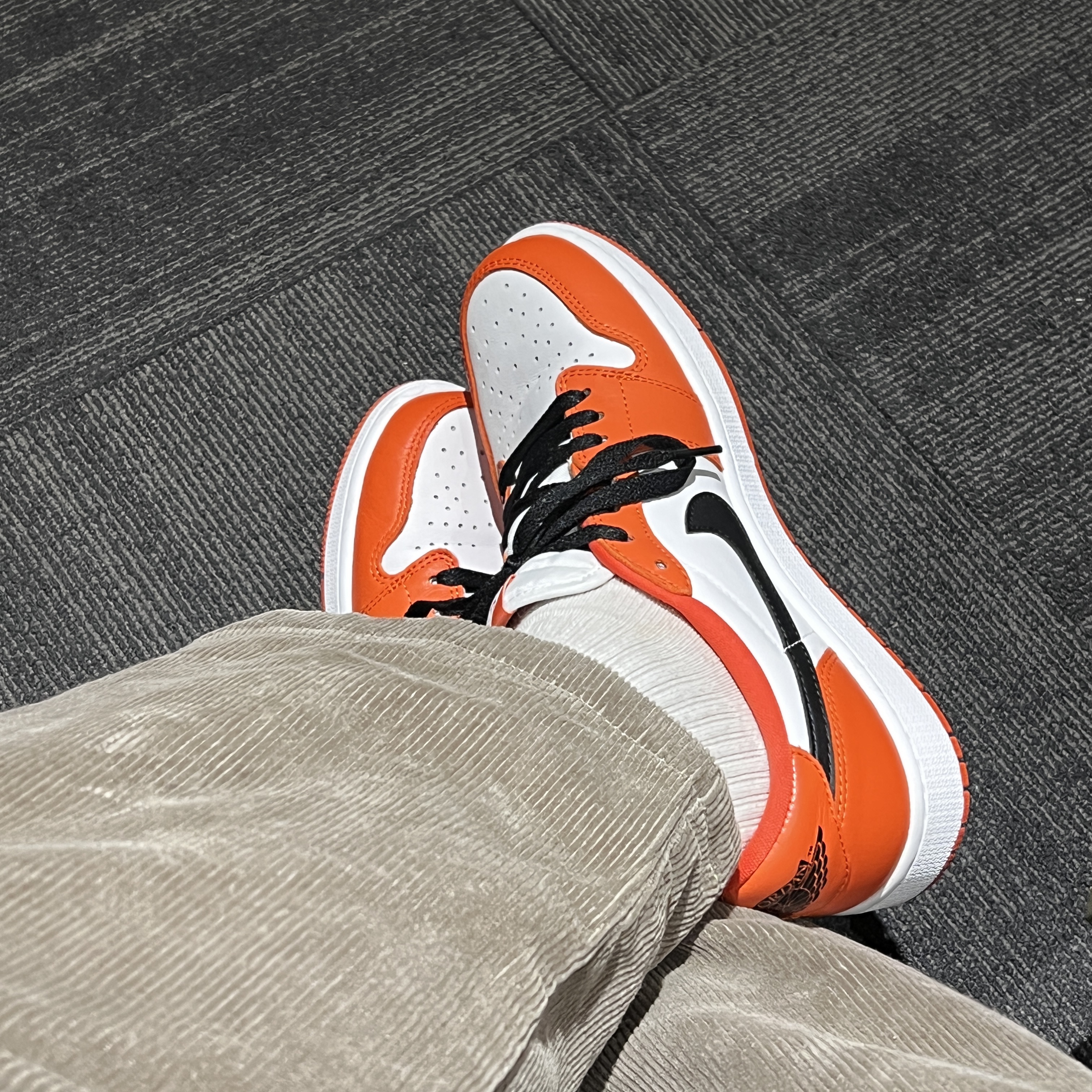 Jordan 1 Low OG Starfish 착용 스타일