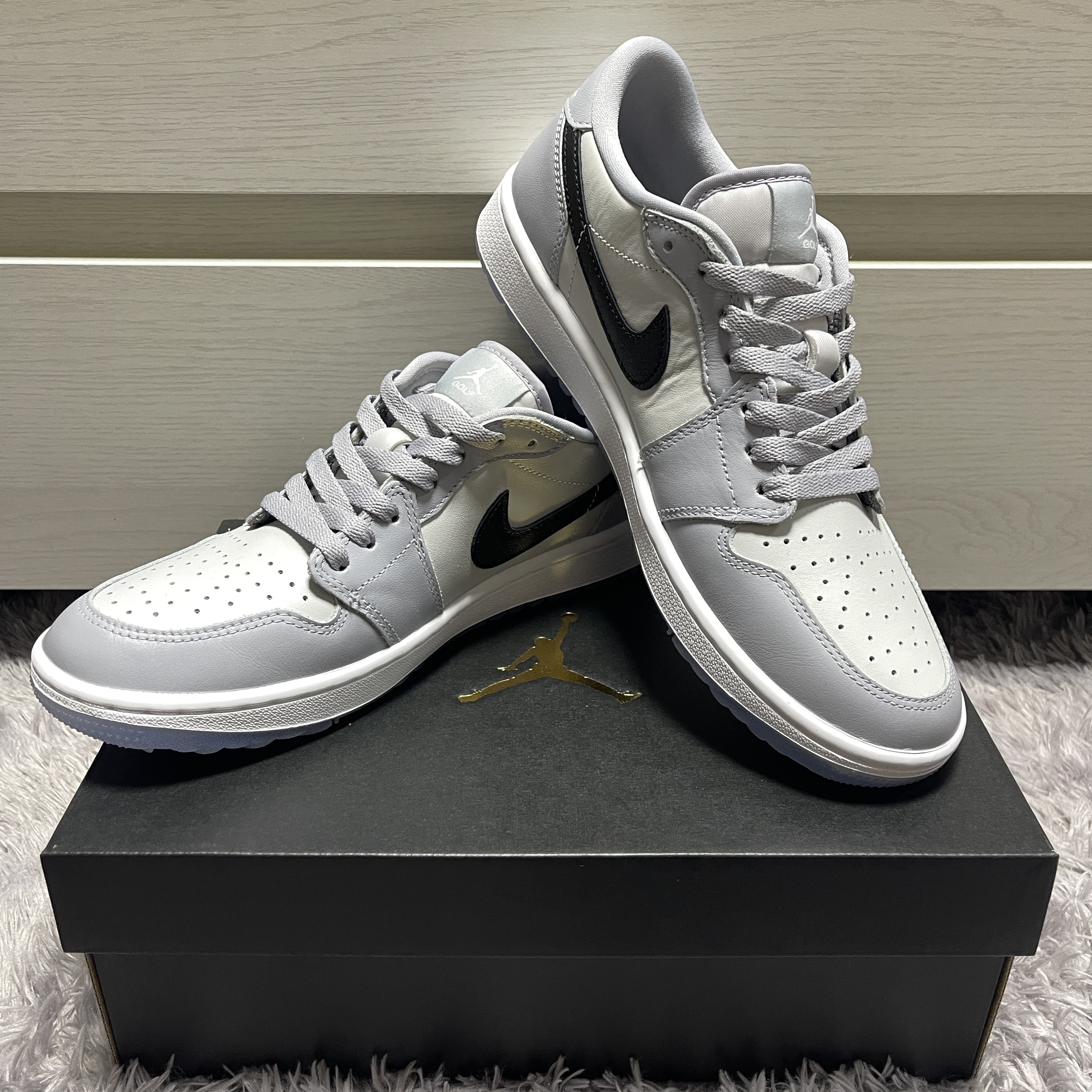 Jordan 1 Low Golf Wolf Grey 착용 스타일 - 1