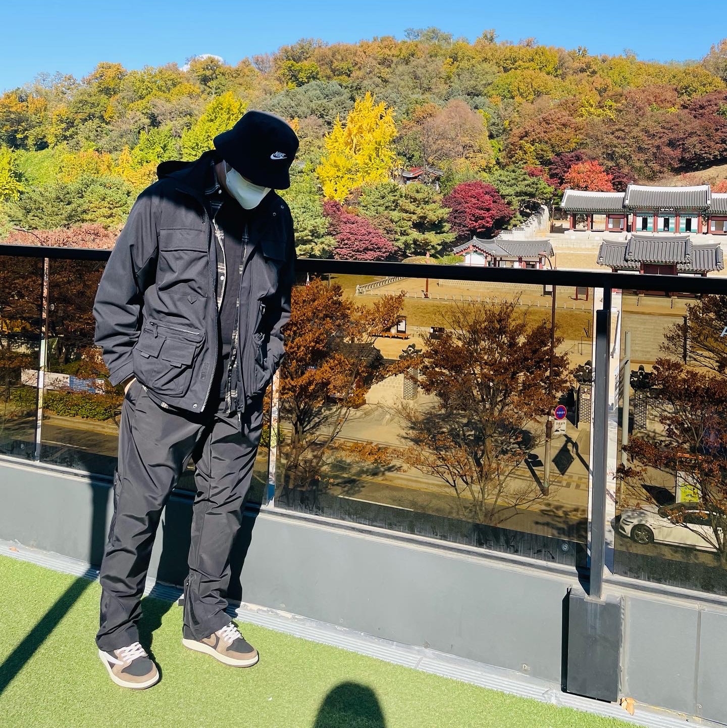Jordan 1 x Travis Scott Retro Low OG SP Mocha, Nike Futura Corduroy Bucket Black 착용 스타일