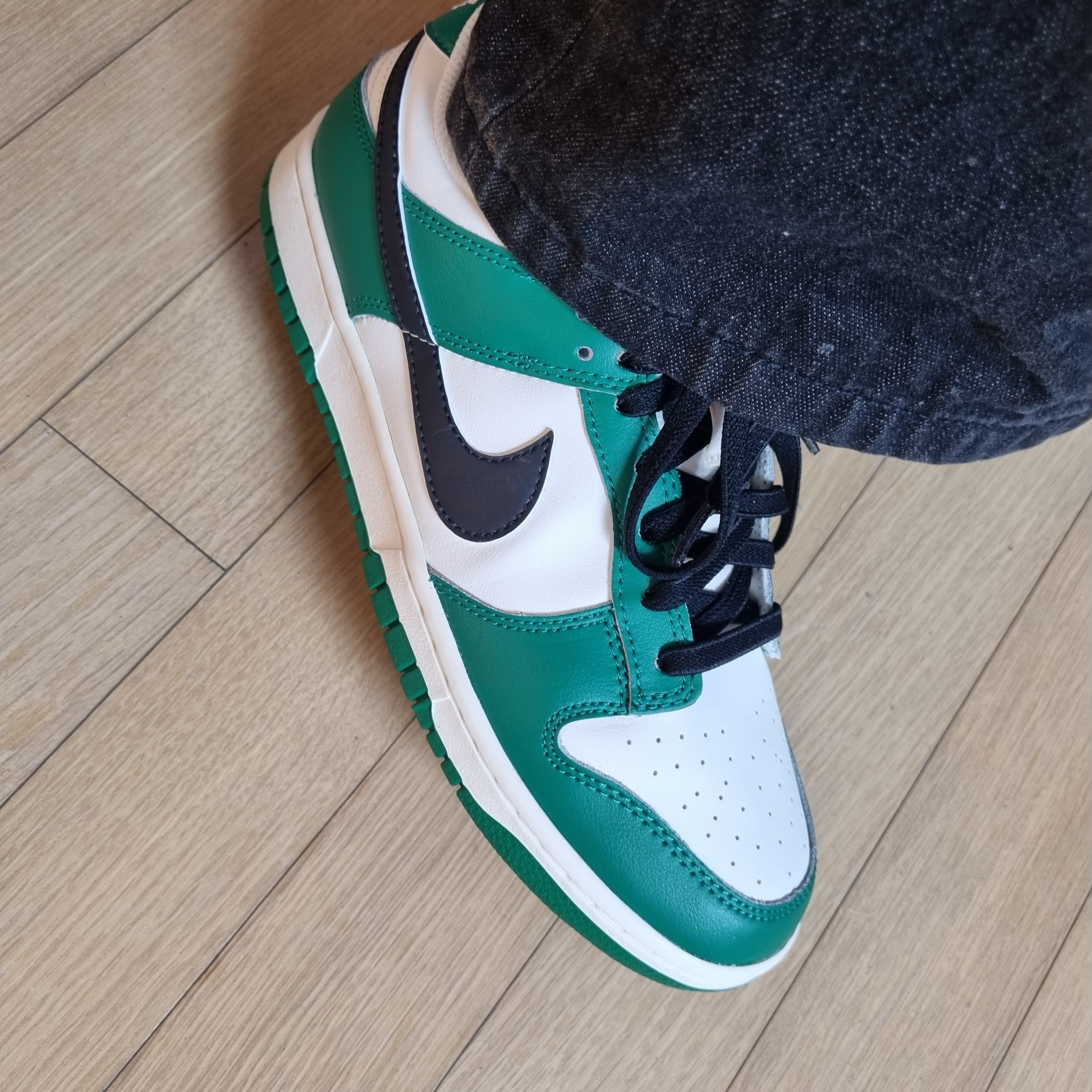 Nike Dunk Low Retro SE Jackpot Malachite 착용 스타일