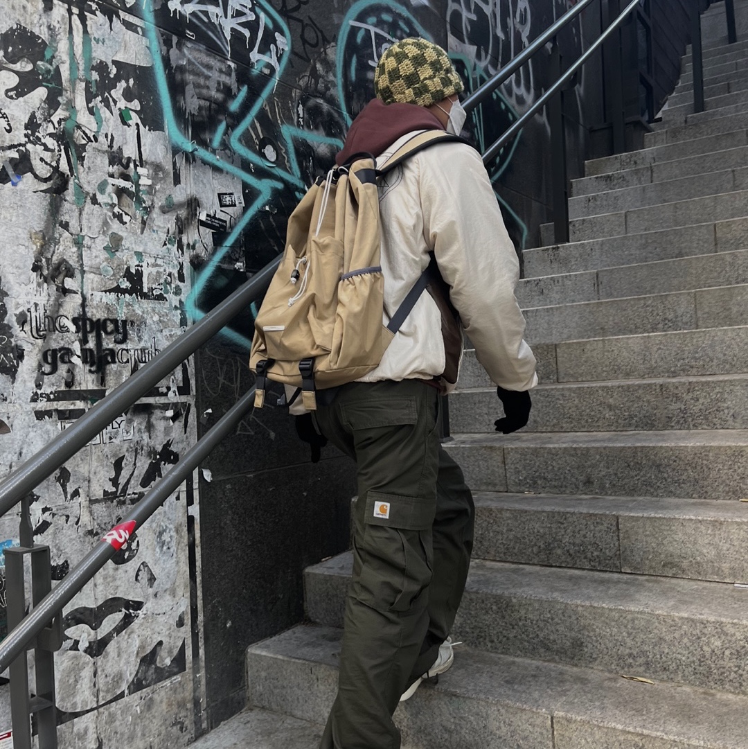 Stussy Crochet Checker Beanie Olive 착용 스타일 - 1