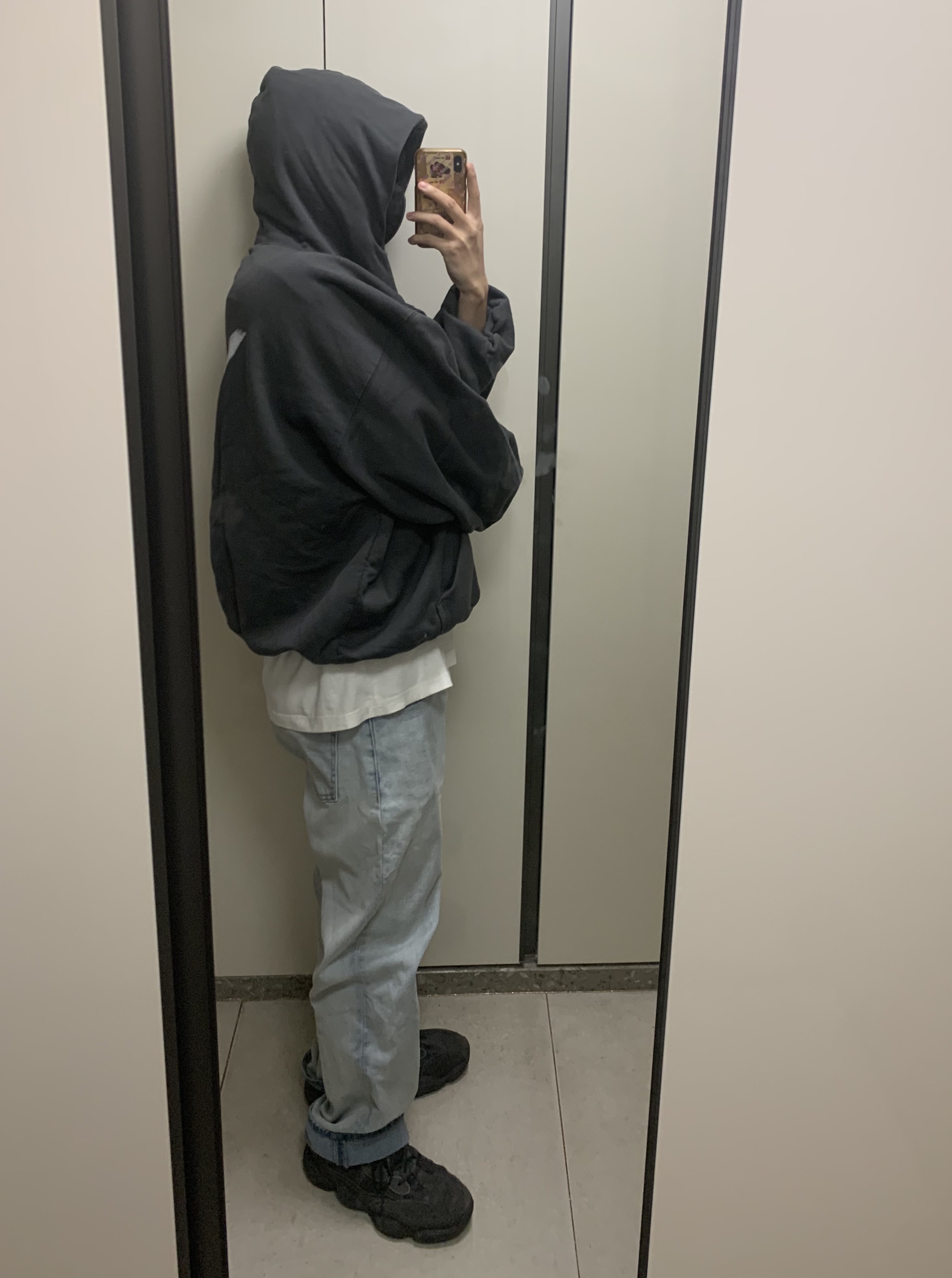 Yeezy Gap Engineered By Balenciaga Dove Hoodie Black, Adidas Yeezy 500 Utility Black 2018/2020 착용 스타일 - 1