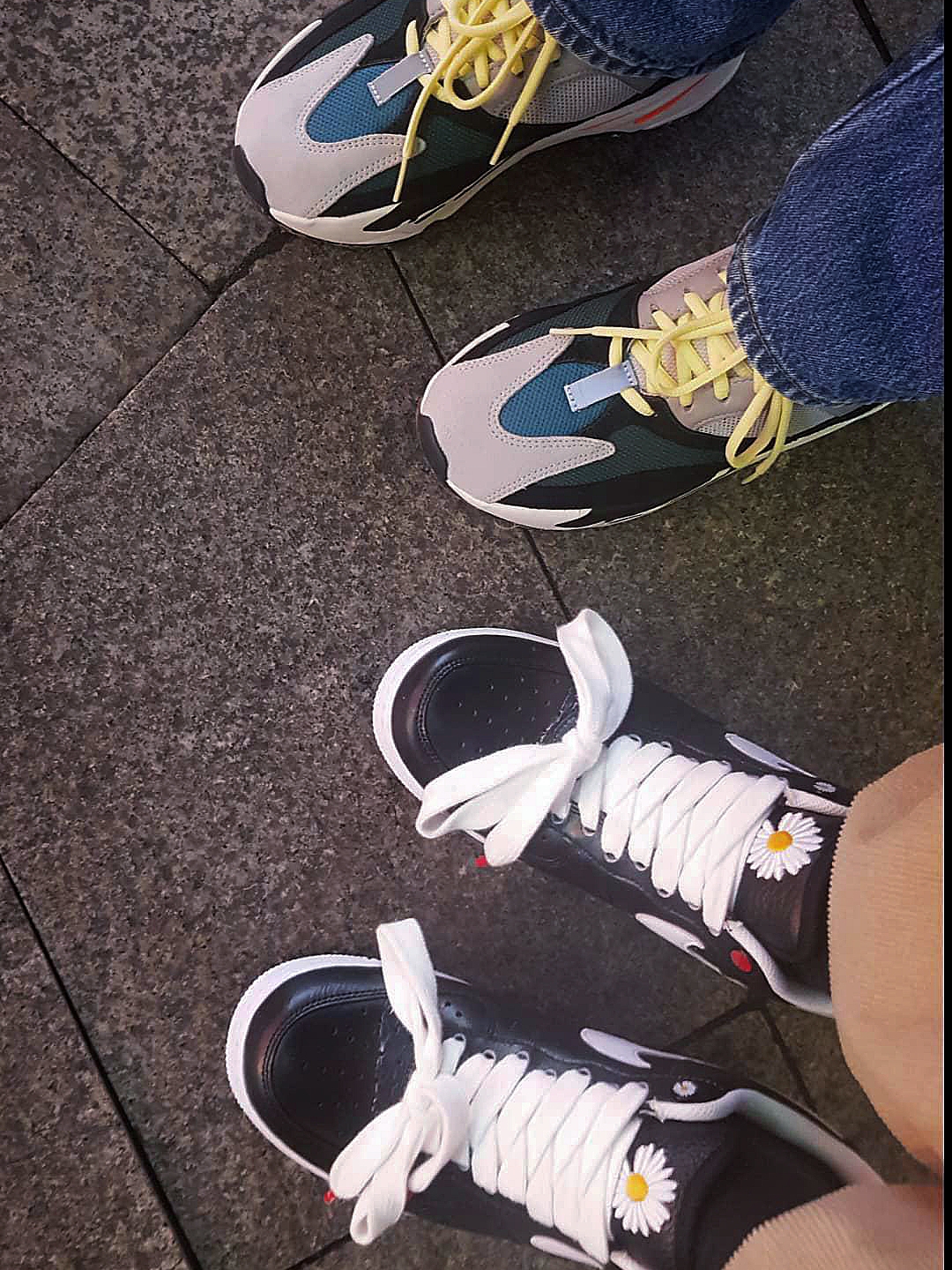 Adidas Yeezy Boost 700 Wave Runner Solid Grey 2021/2022, Adidas Yeezy Boost 700 Wave Runner Solid Grey 2017/2019 착용 스타일