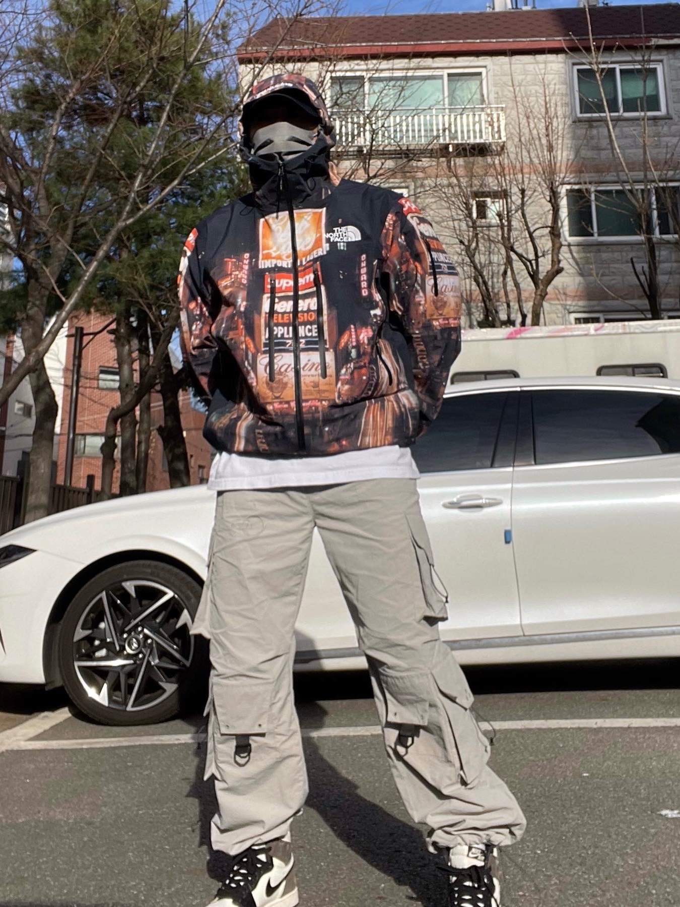 Supreme x The North Face Taped Seam Shell Jacket Times Square - 22FW, Jordan 1 Retro High OG Black Mocha 착용 스타일 - 4
