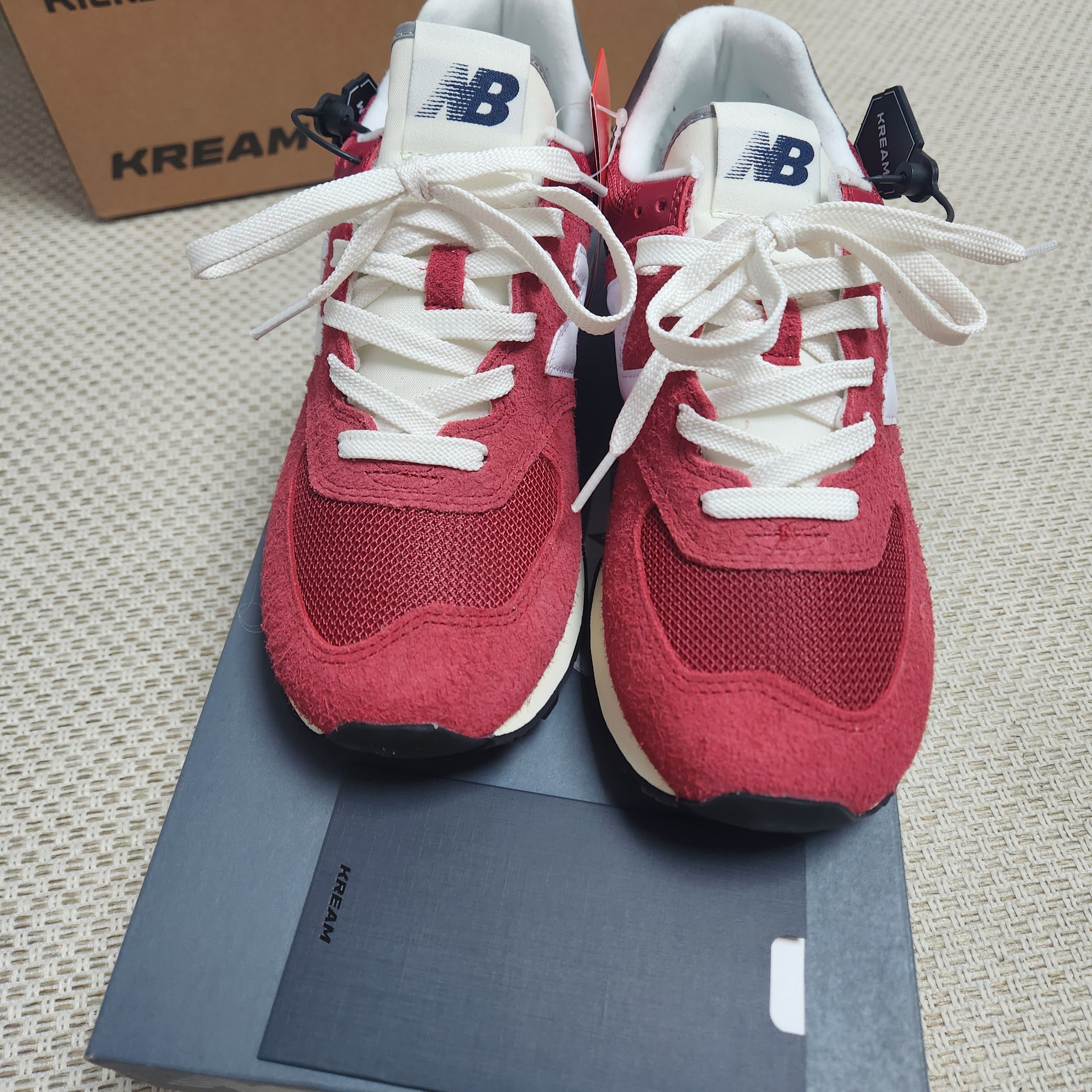 New Balance 574 Heritage Orange Burst White 착용 스타일 - 2