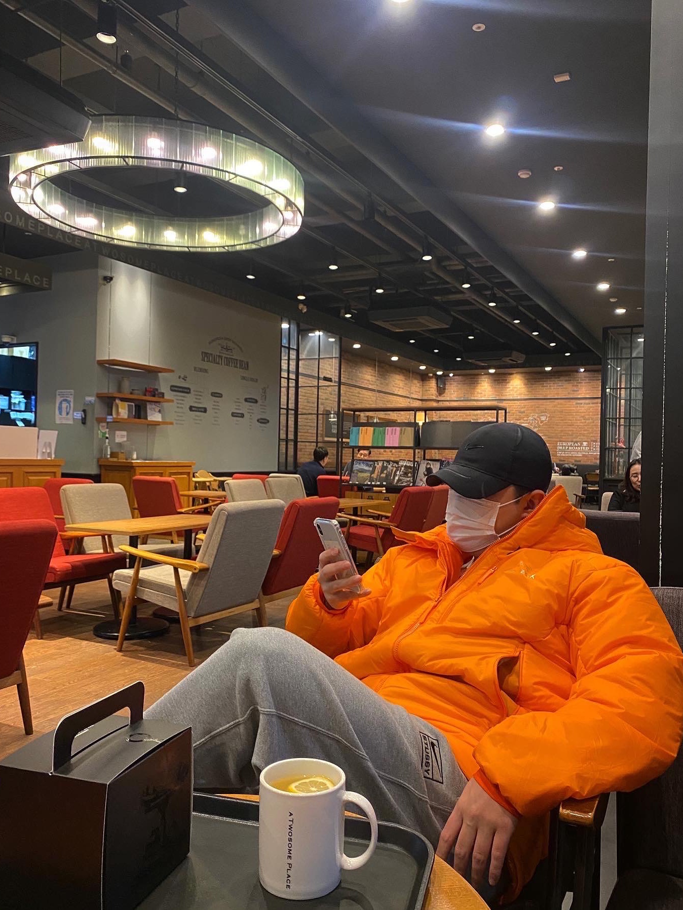 Arc'teryx Nuclei SV Parka Phenom, Adidas Yeezy Slide Pure 착용 스타일 - 2