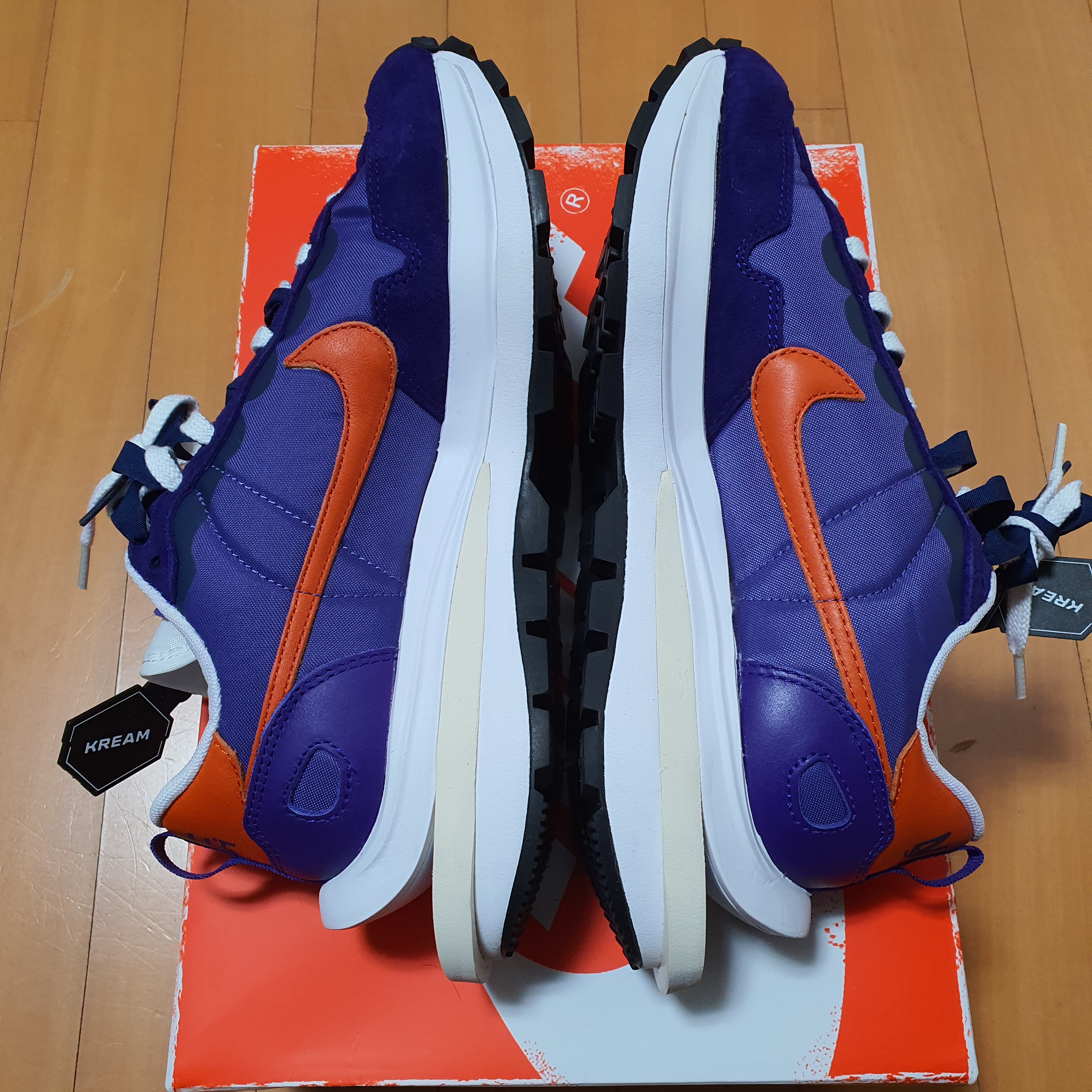 Nike x Sacai VaporWaffle Dark Iris 착용 스타일 - 2