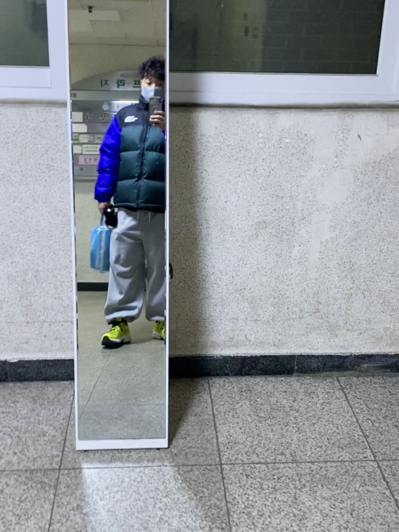 New Balance 530 Yellow 착용 스타일 - 2