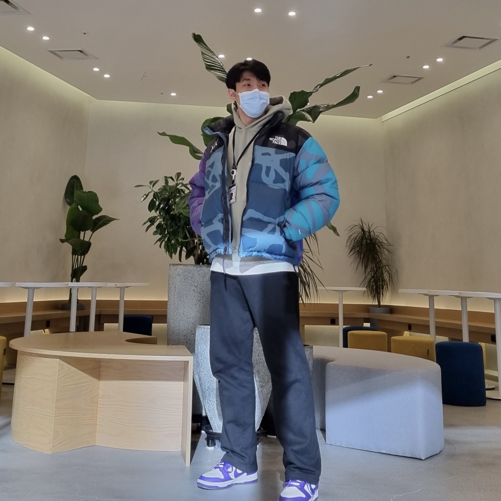 The North Face x Kaws 1996 Retro Nuptse Jacket Monterey Blue, Nike Dunk Low Retro Championship Court Purple 착용 스타일
