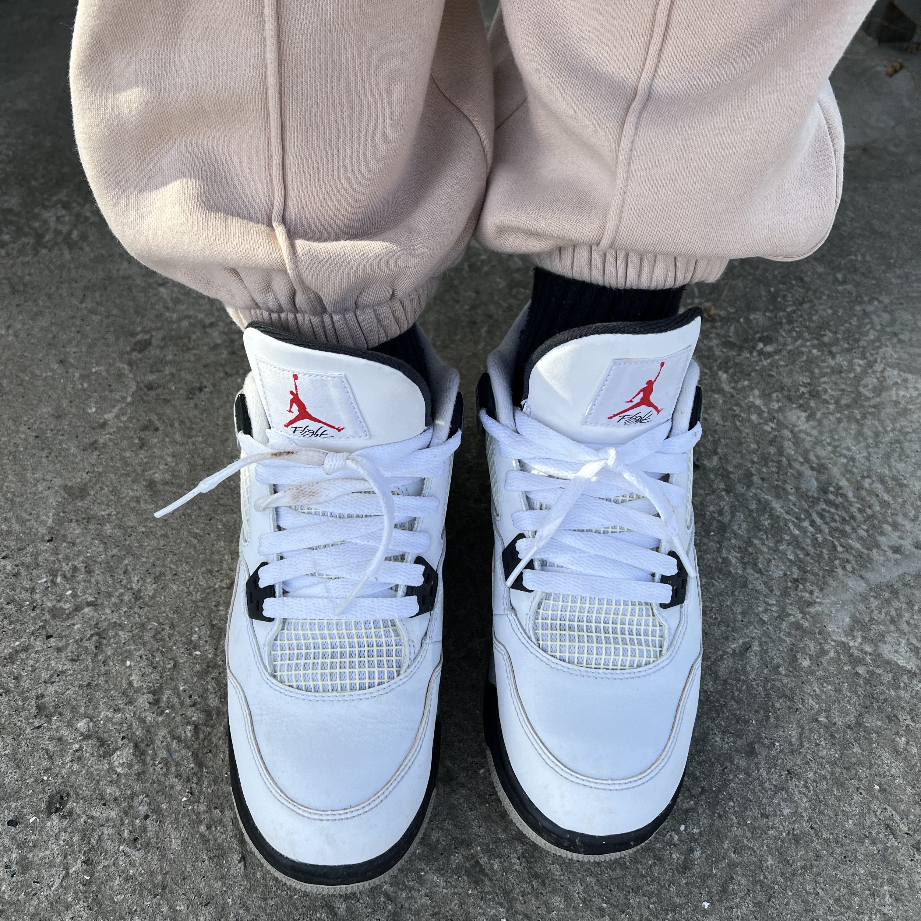 Nike NRG Solo Swoosh Fleece Pants Khaki - US/EU, Jordan 4 Retro OG White Cement 2016 착용 스타일 - 1