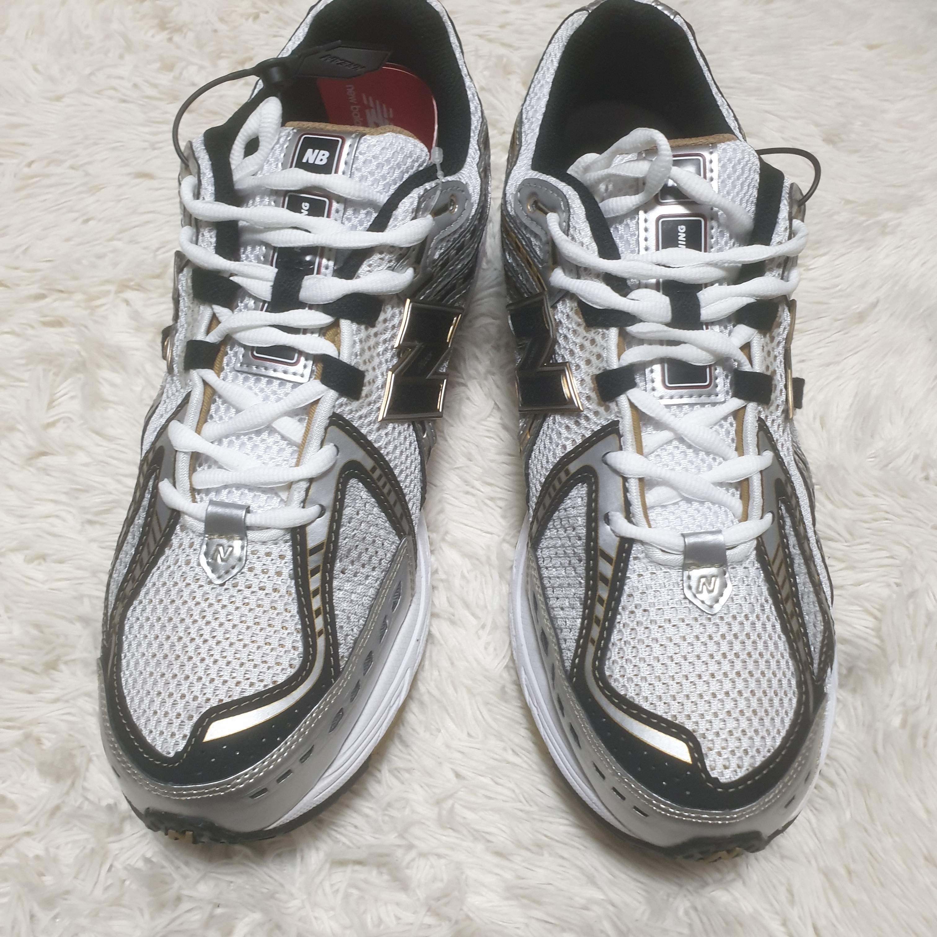 New Balance 1906R White Gold 착용 스타일 - 2