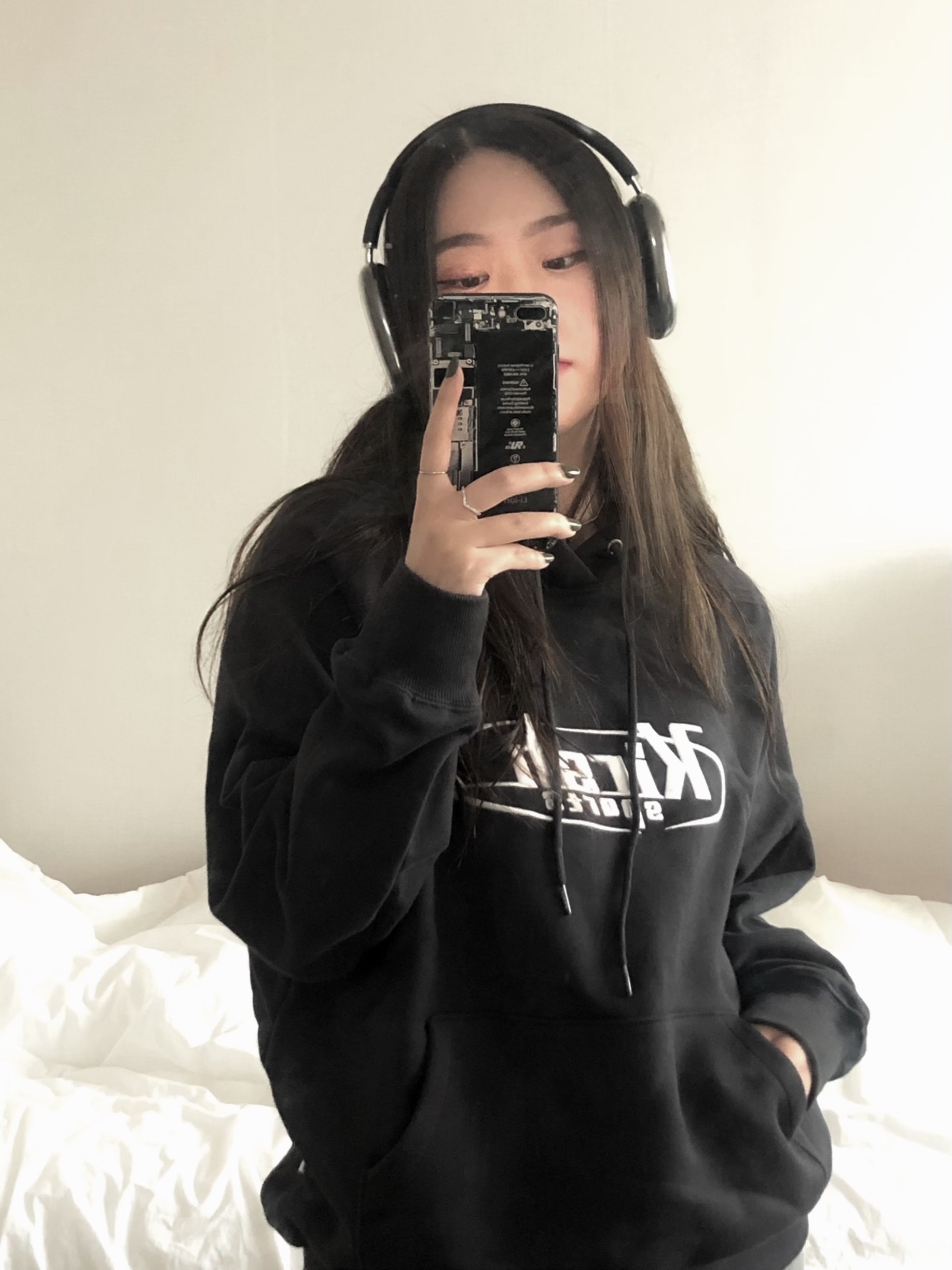 Apple AirPods Max Lightning Space Gray (Korean Ver.), Jordan 1 Retro High OG Shadow 2018 착용 스타일 - 2