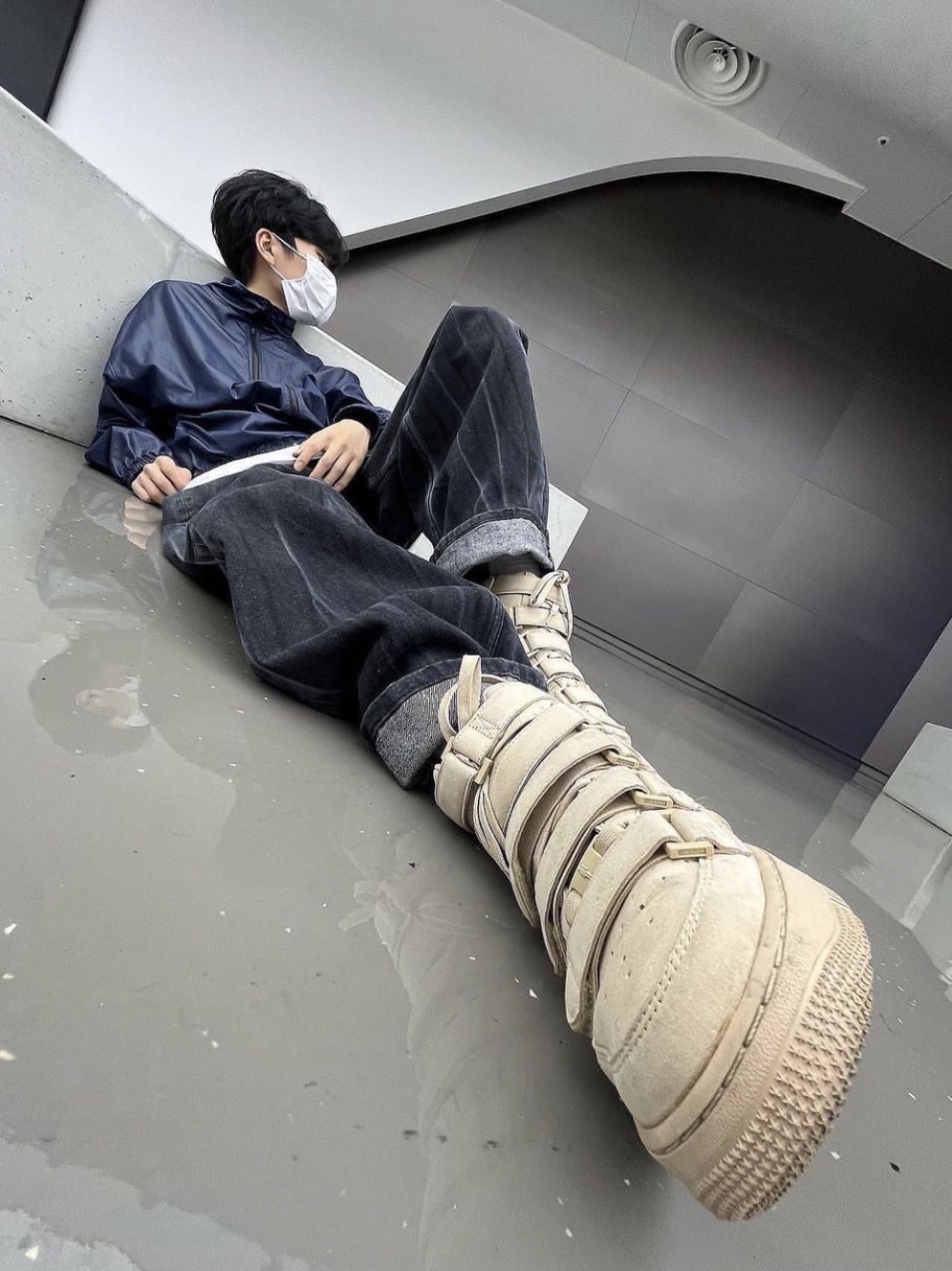 Nike x Billie Eilish Air Force 1 High '07 SP Mushroom 착용 스타일 - 2