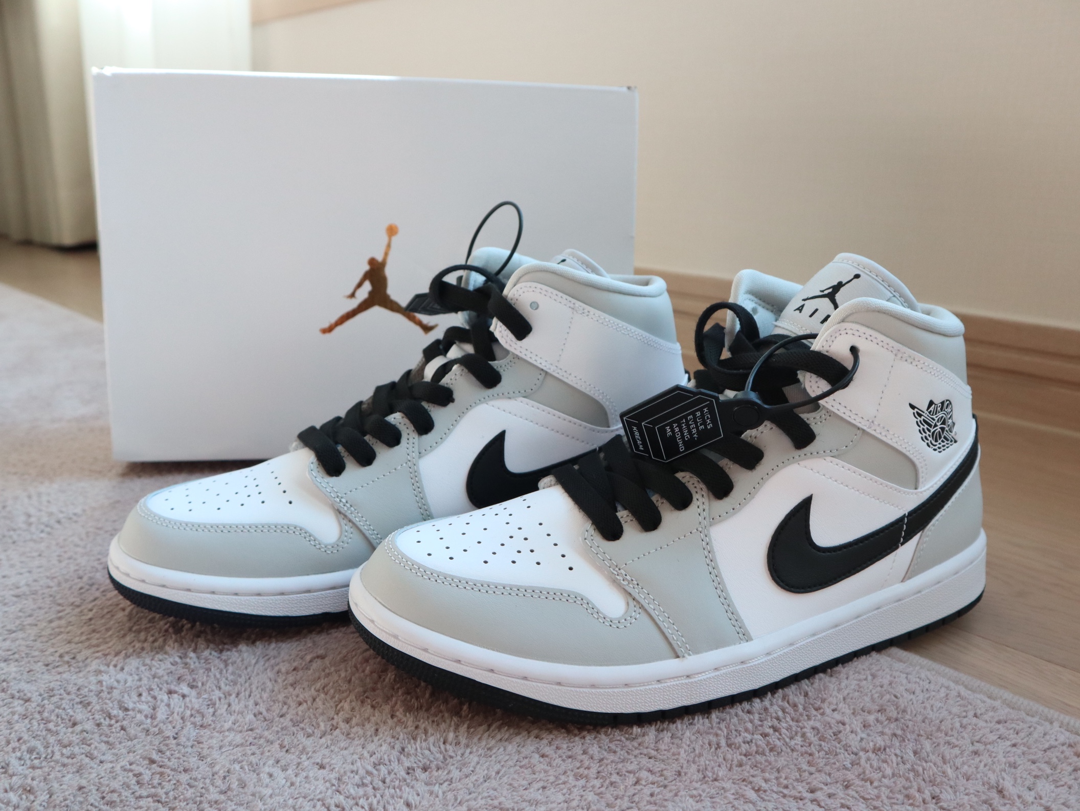 (W) Jordan 1 Mid Grey Fog 착용 스타일 - 3
