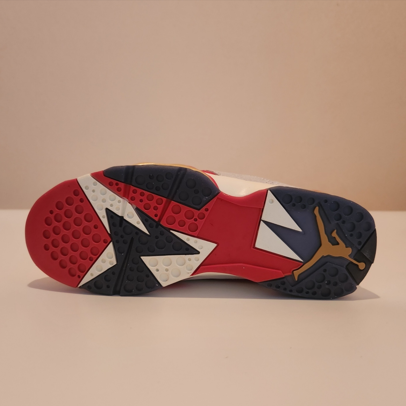 Jordan 7 x Trophy Room Retro SP True Red and Obsidian 착용 스타일 - 4