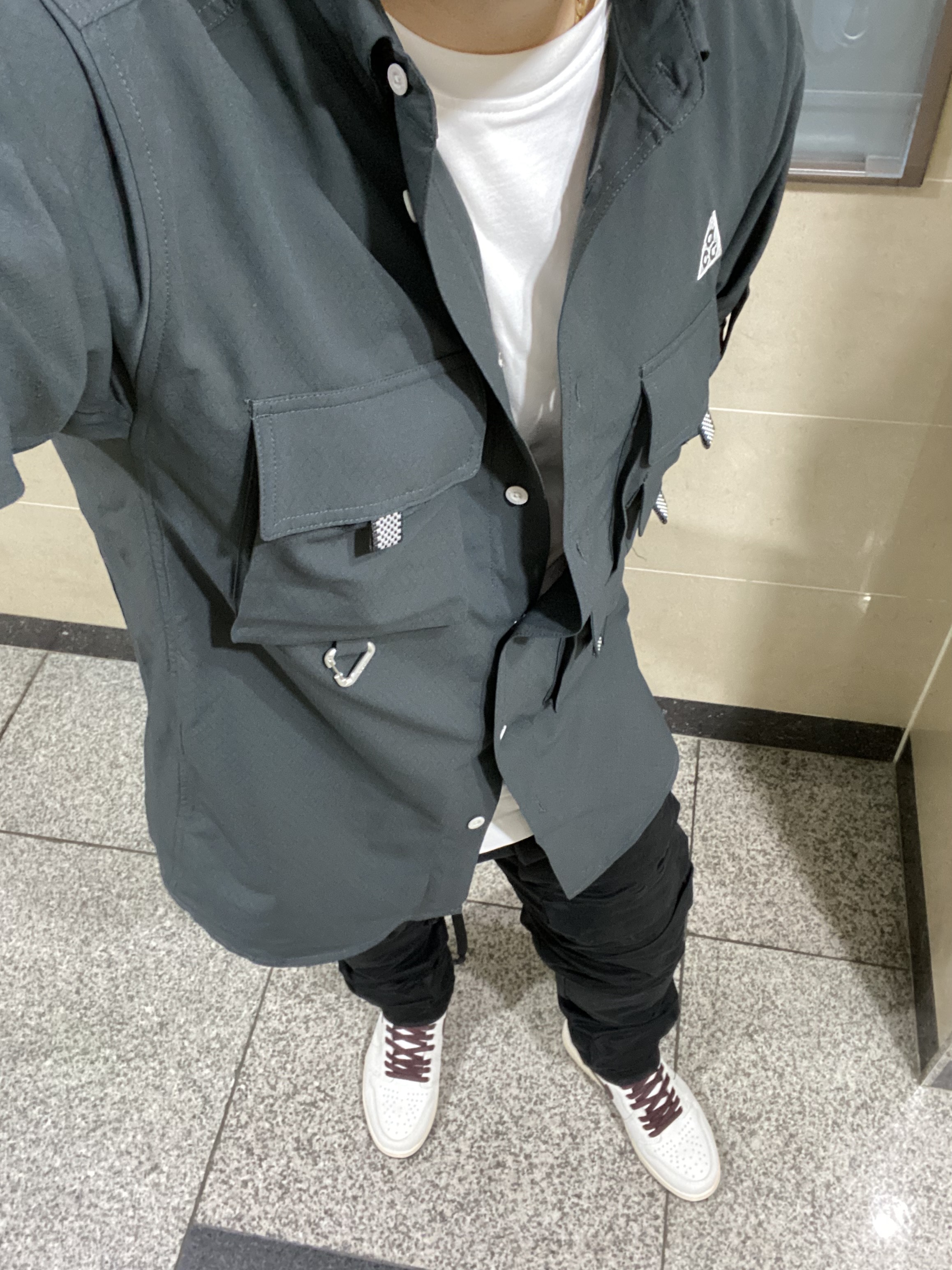Jordan 1 x A Ma Maniere Retro High OG SP Sail and Burgundy, Nike ACG Dri-Fit UV Devastation Trail Shirt Dark Smoke Grey - Asia 착용 스타일