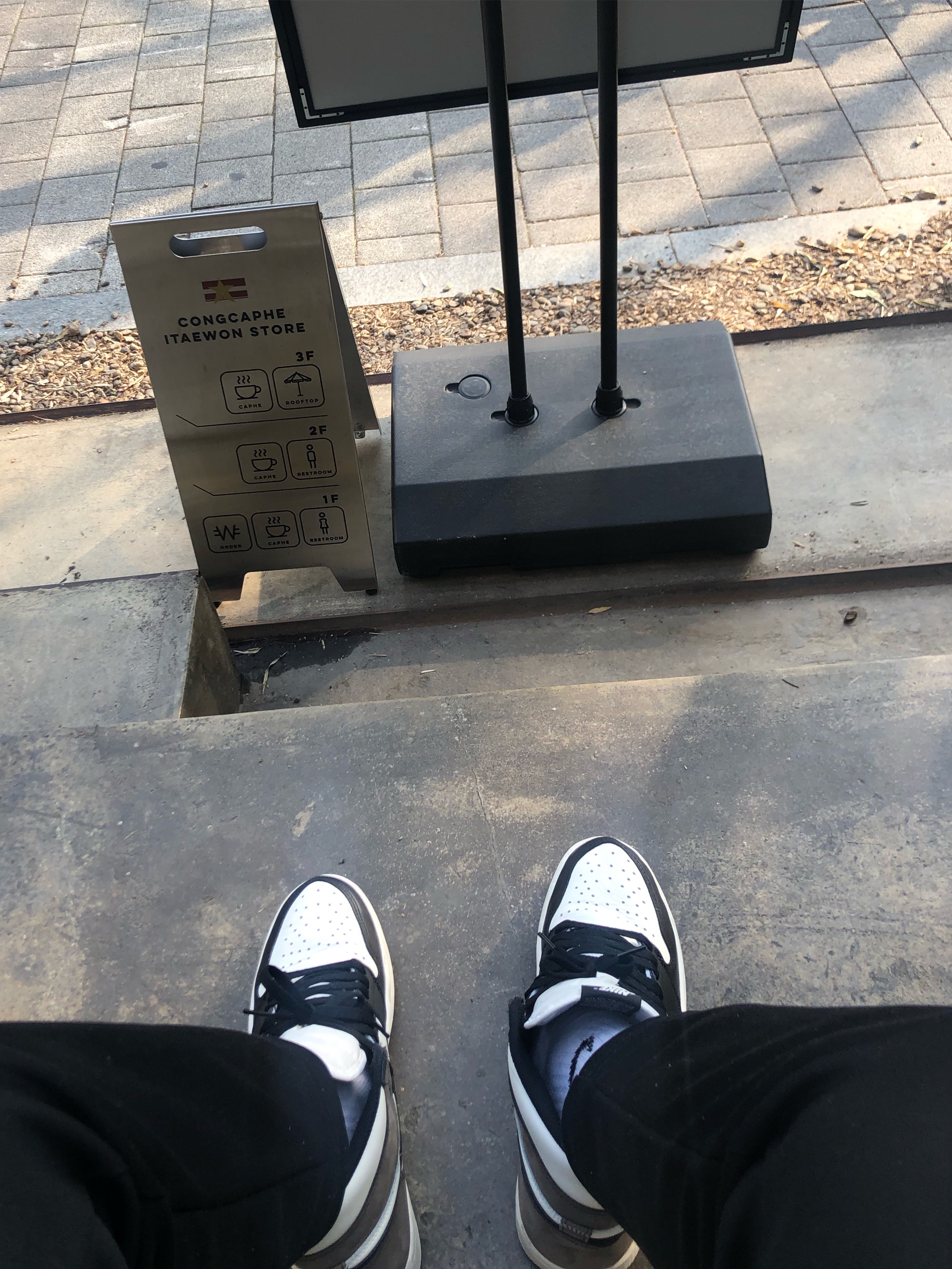 Jordan 1 Retro High OG Black Mocha 착용 스타일
