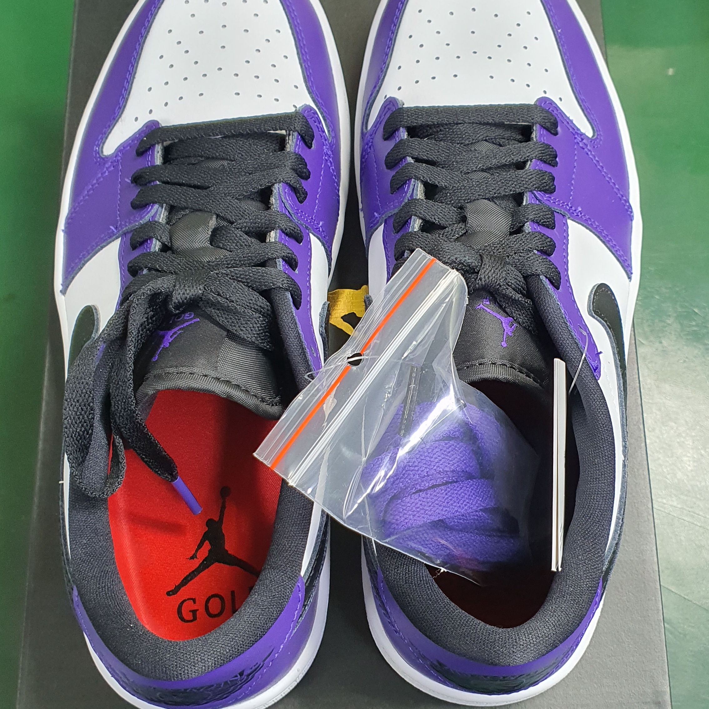 Jordan 1 Low Golf Court Purple 착용 스타일 - 2