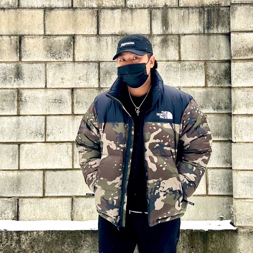Supreme Military Camp Cap Black - 22FW, The North Face 1996 Novelty Nuptse Jacket Woodland Camo 착용 스타일 - 2