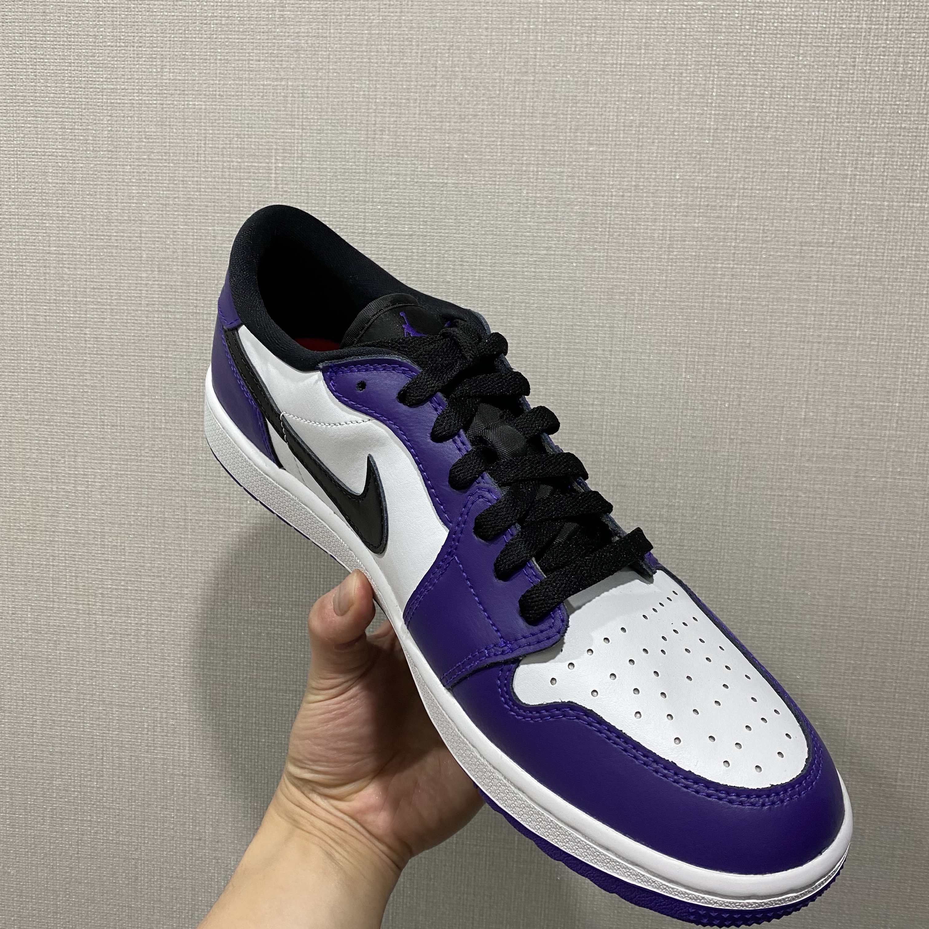 Jordan 1 Low Golf Court Purple 착용 스타일 - 3