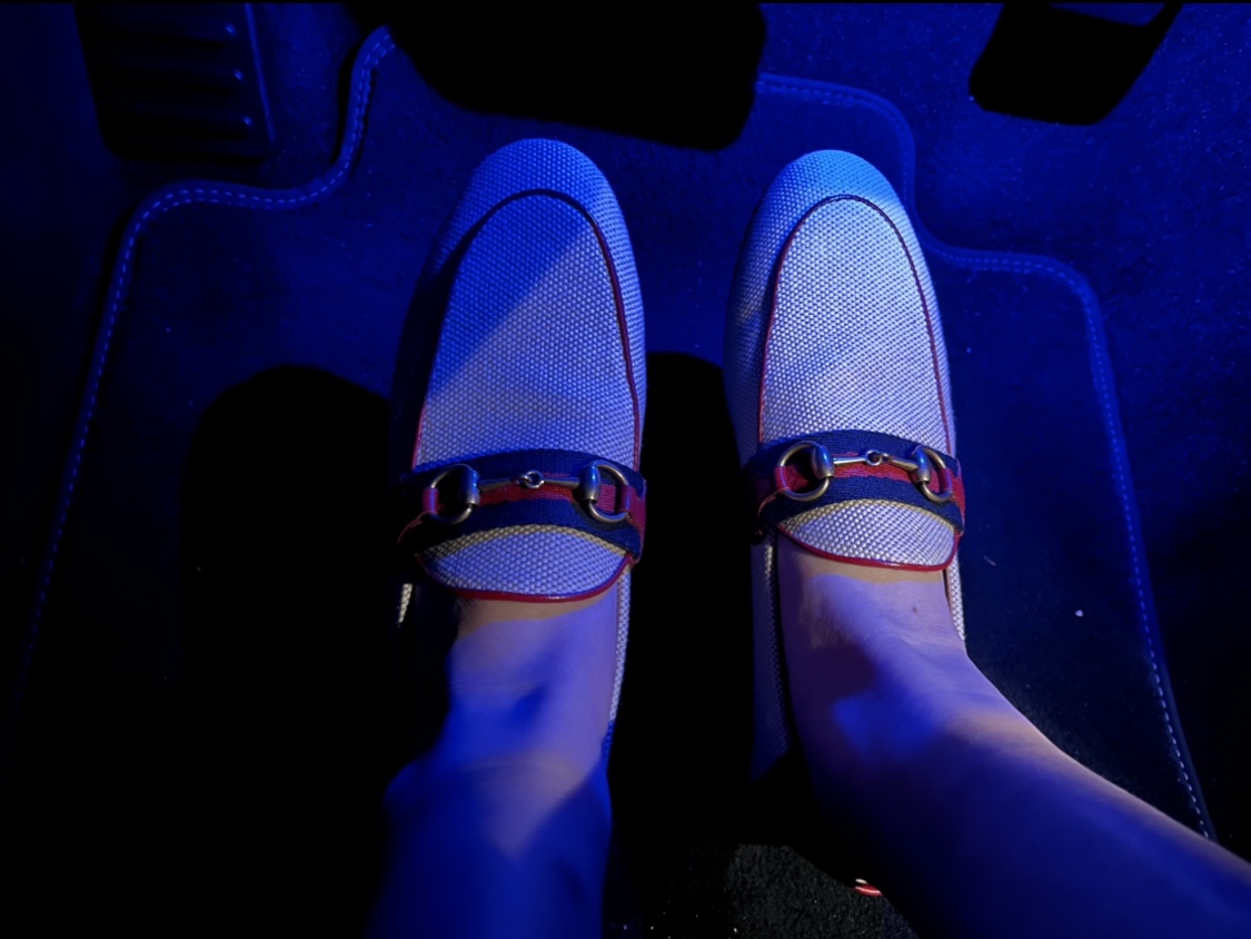 (W) Gucci Loafers with Web White 착용 스타일