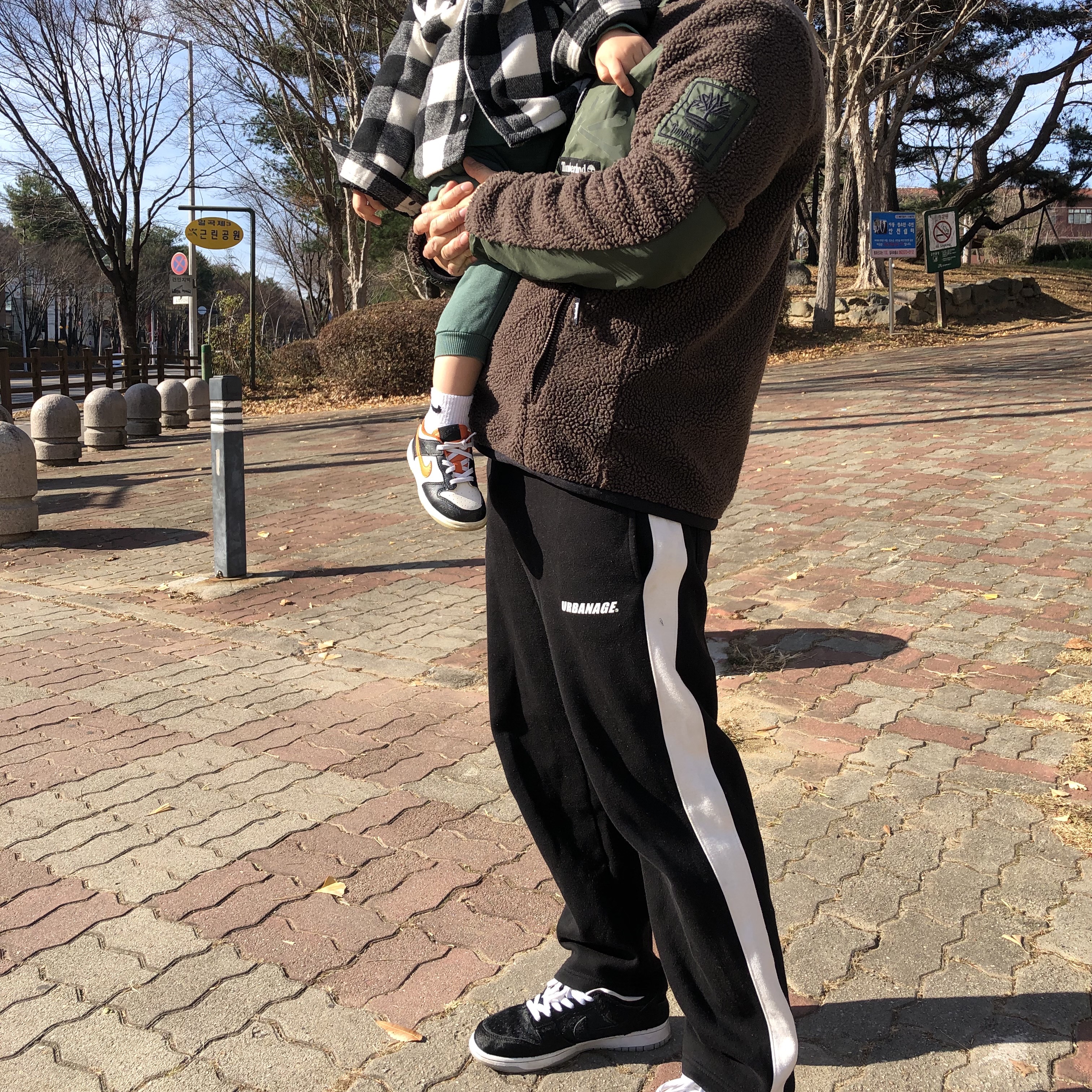(TD) Nike Dunk Low PRM Halloween, Nike x Medicom Toy SB Dunk Low BE@RBRICK 착용 스타일 - 1