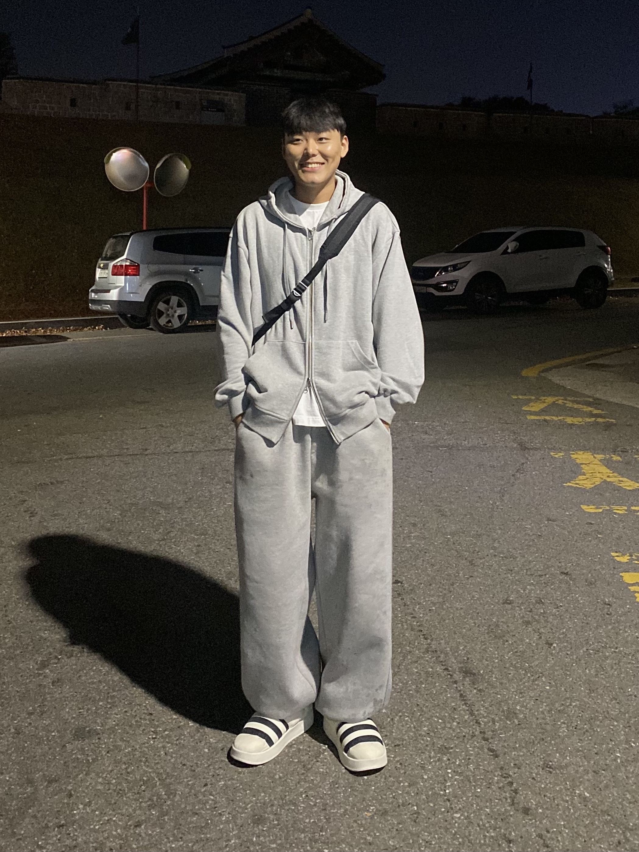 Adidas Puffylette Off White 착용 스타일 - 3