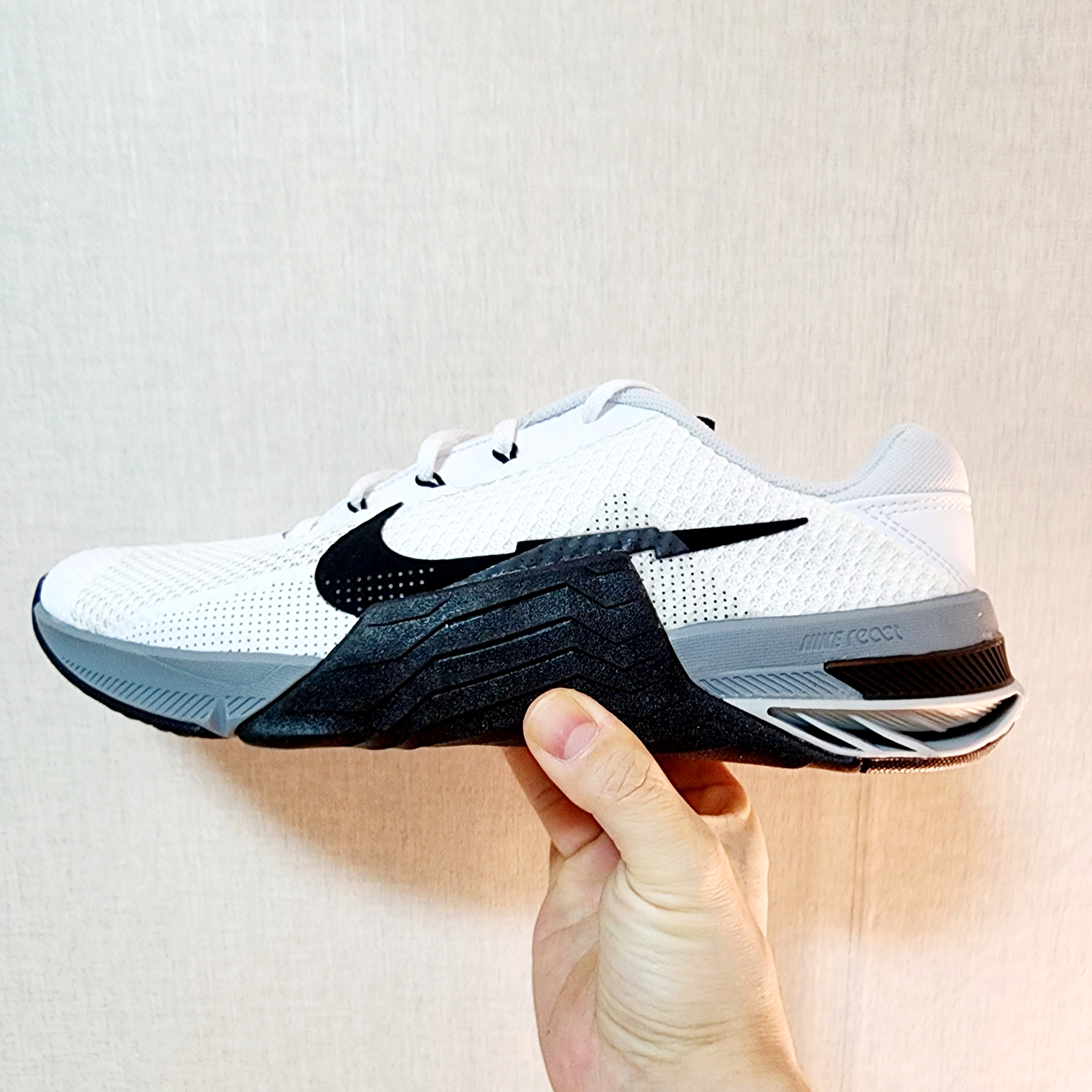 Nike Metcon 7 White Black 착용 스타일 - 2