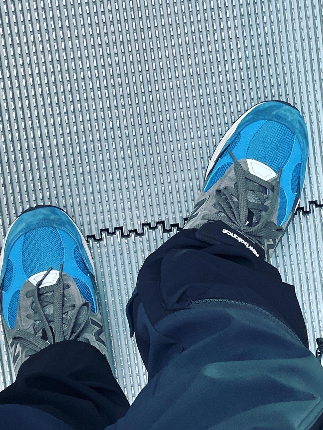 Souvenir Official Eunify Classic Hoodie Blue 2022, New Balance 992 Made in USA Blue Grey 착용 스타일 - 2