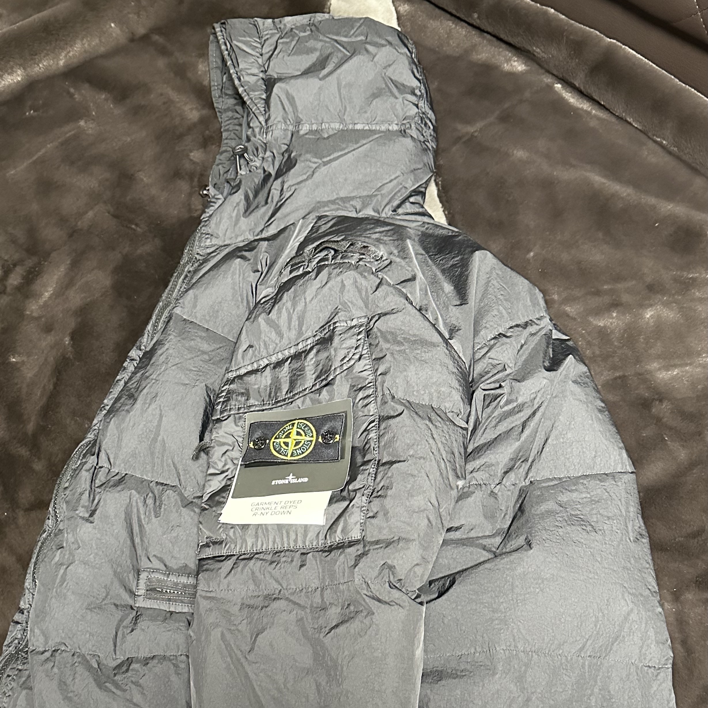 Stone Island 40223 Garment Dyed Crinkle Reps Down Jacket Black - 22FW 착용 스타일