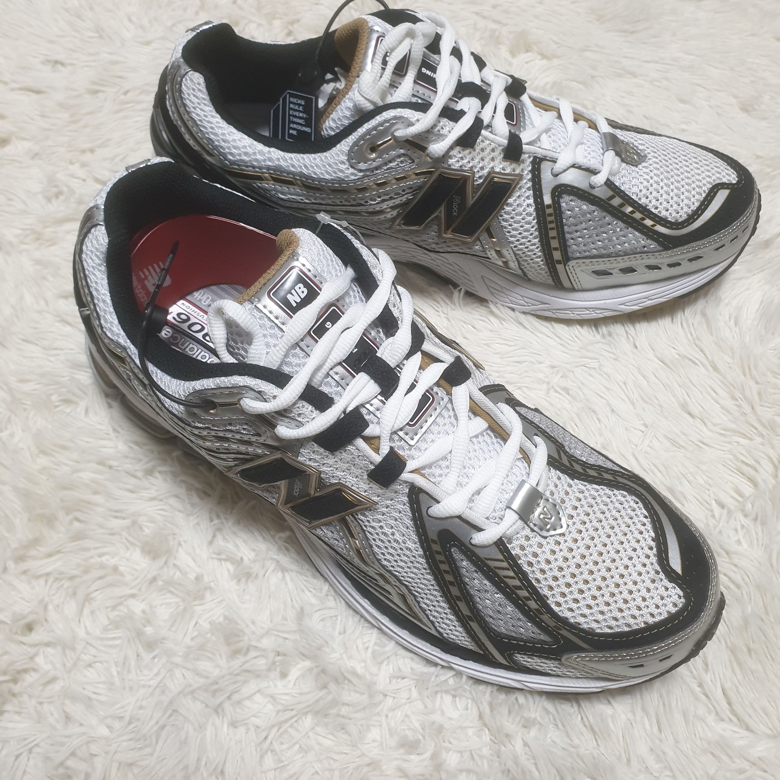 New Balance 1906R White Gold 착용 스타일 - 1
