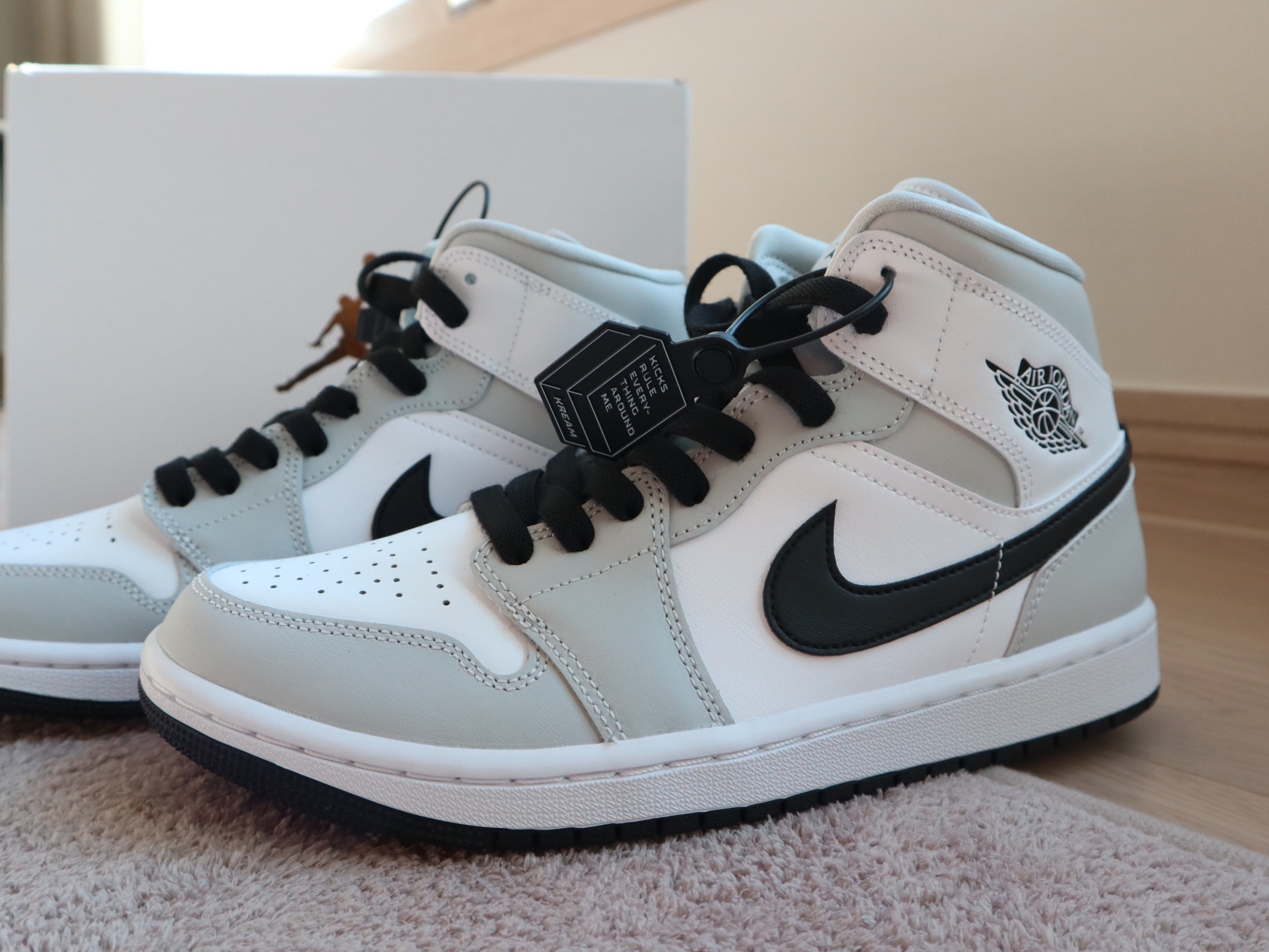 (W) Jordan 1 Mid Grey Fog 착용 스타일 - 2