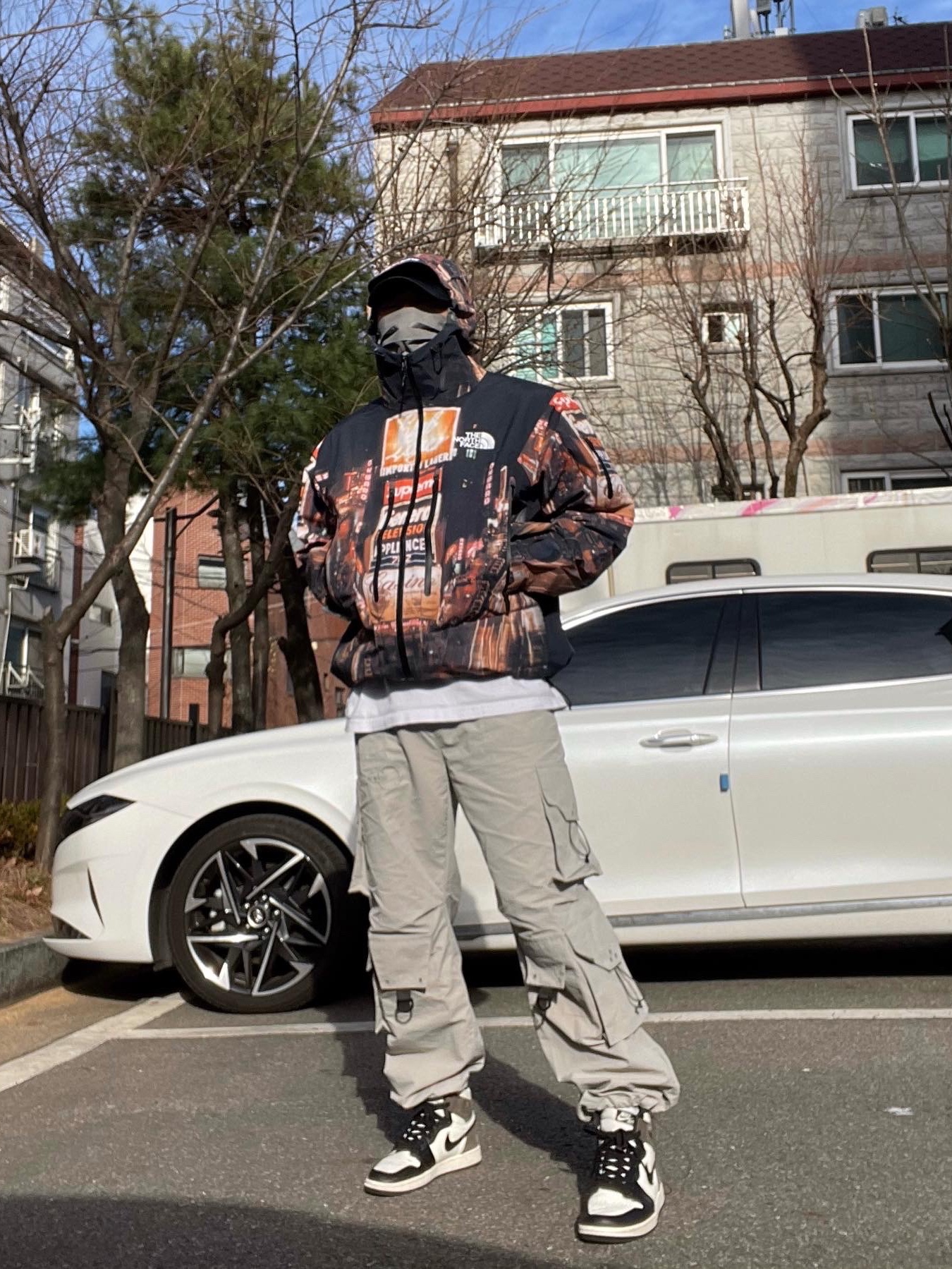 Supreme x The North Face Taped Seam Shell Jacket Times Square - 22FW, Jordan 1 Retro High OG Black Mocha 착용 스타일 - 2