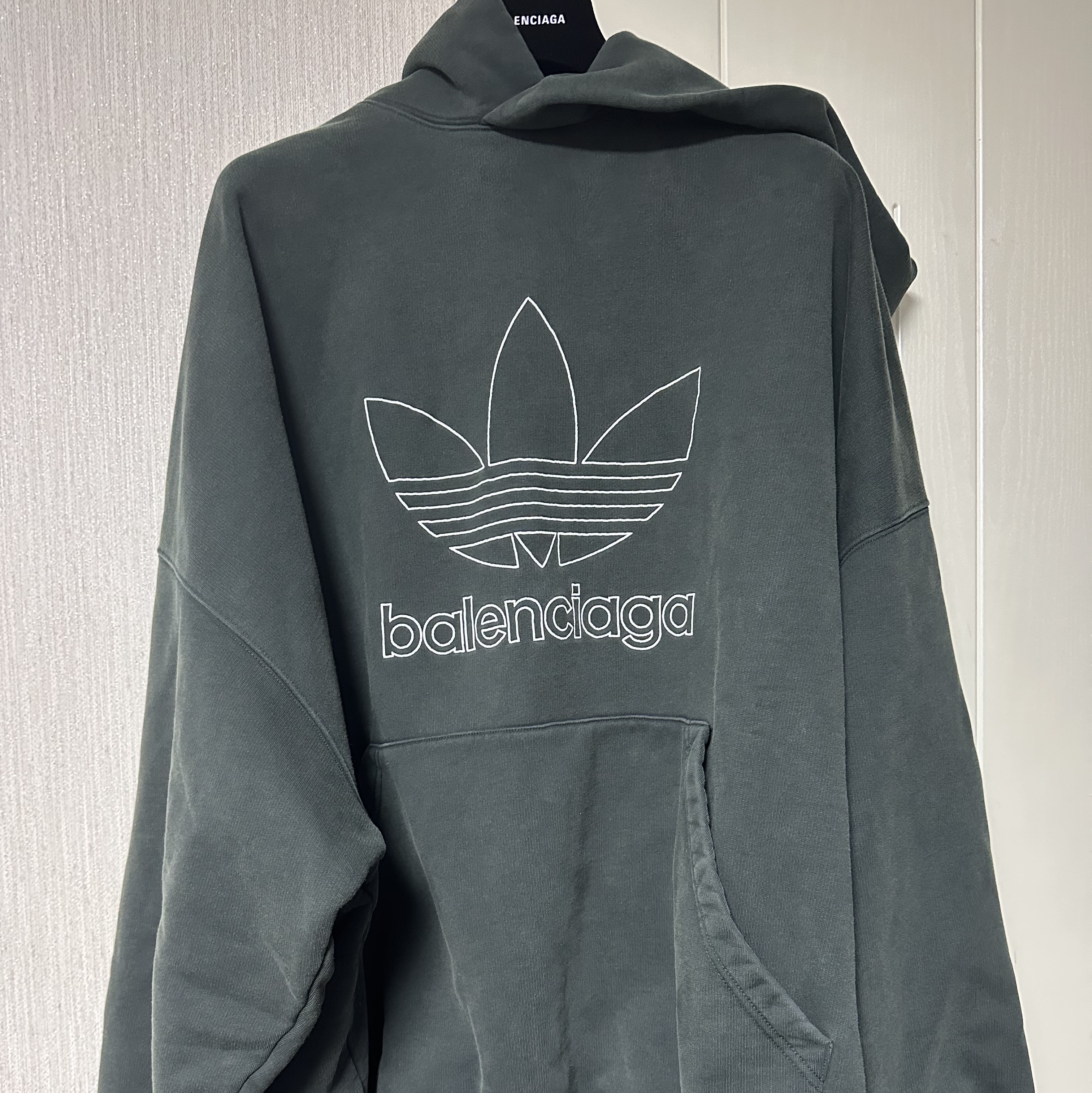 Balenciaga x Adidas Heavyweight Fleece Oversized Hoodie Green 착용 스타일