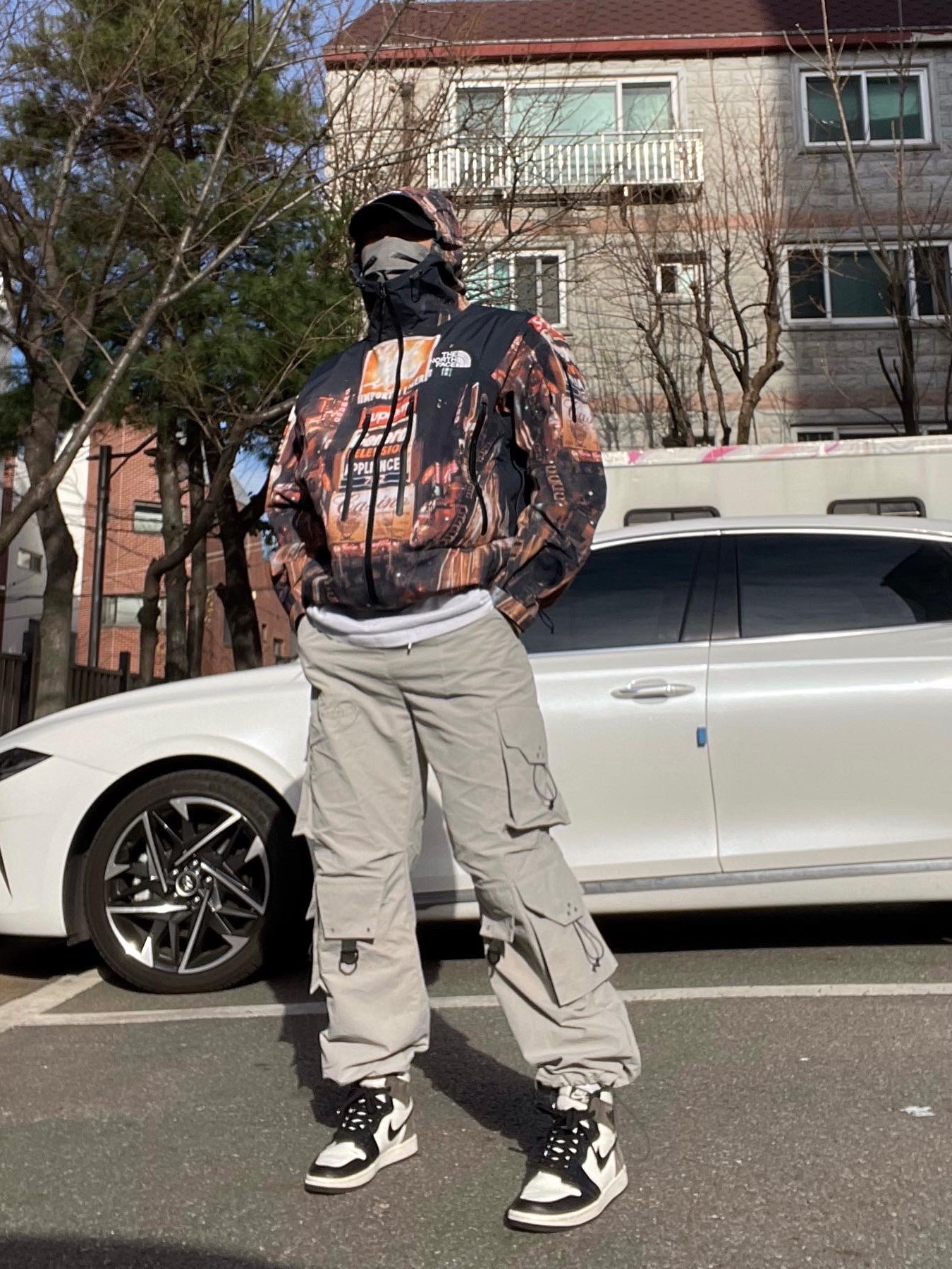 Supreme x The North Face Taped Seam Shell Jacket Times Square - 22FW, Jordan 1 Retro High OG Black Mocha 착용 스타일 - 1