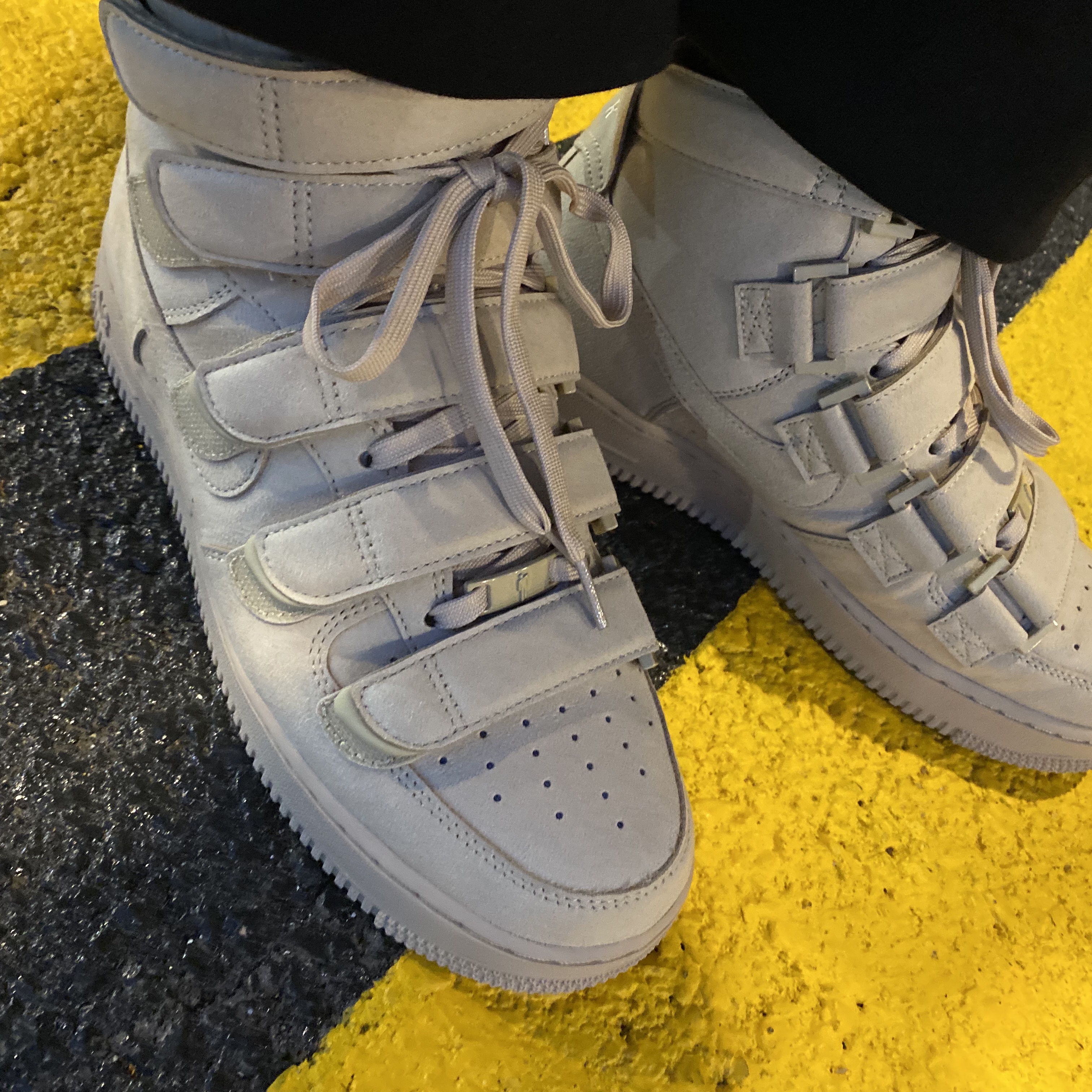 Nike x Billie Eilish Air Force 1 High '07 SP Mushroom 착용 스타일 - 4