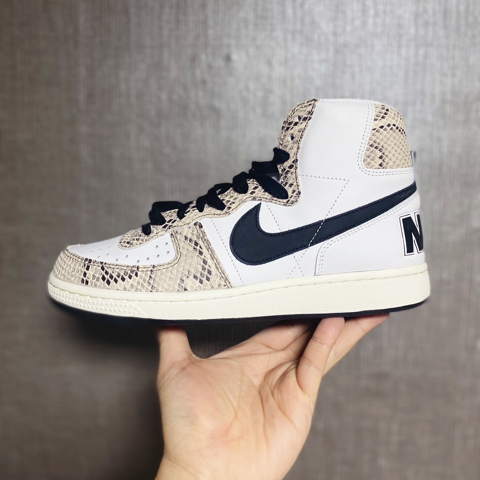 Nike Terminator High Cocoa Snake 착용 스타일 - 2