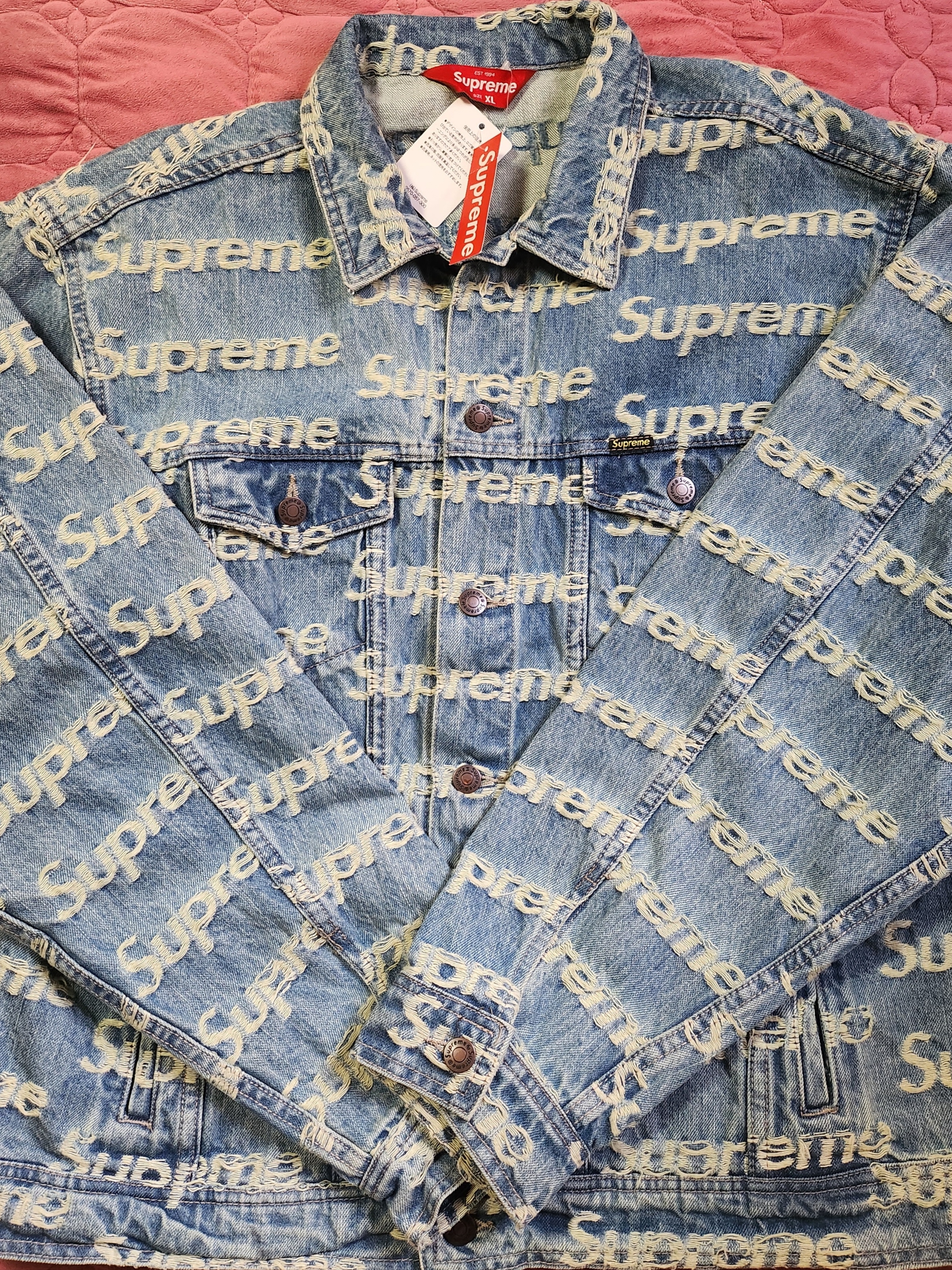 Supreme Frayed Logos Denim Trucker Jacket Blue - 21SS 착용 스타일 - 1