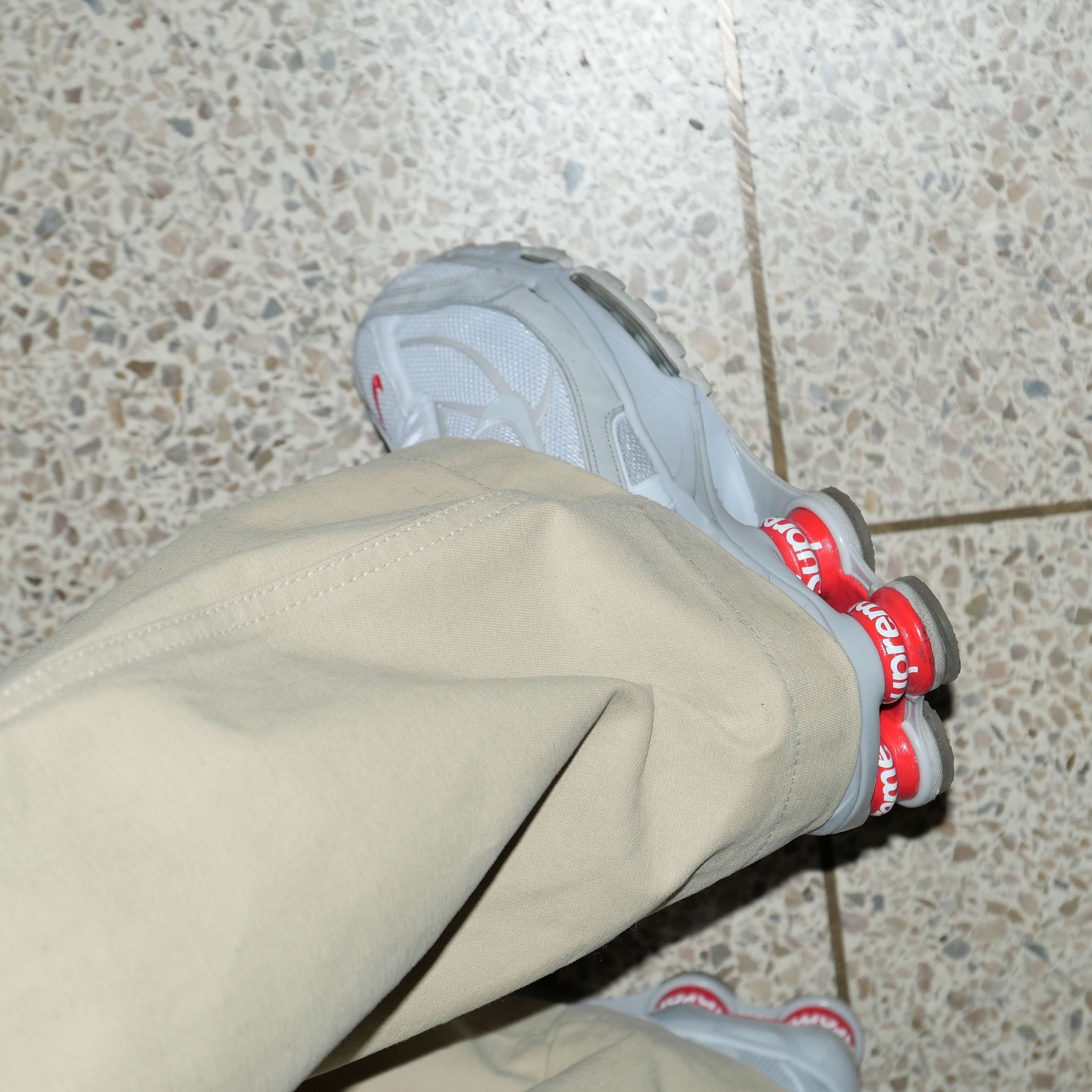Nike x Supreme Shox Ride 2 SP White 착용 스타일 - 2