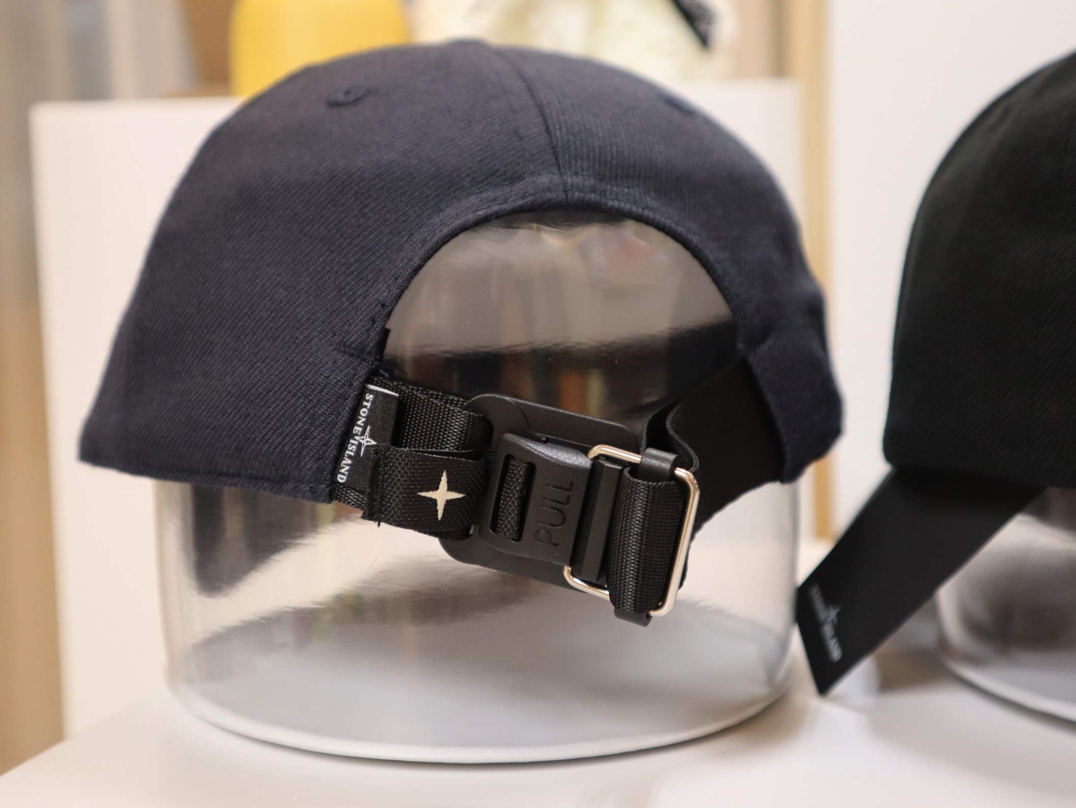 Stone Island 99675 6-Panel Cap Black 착용 스타일 - 3