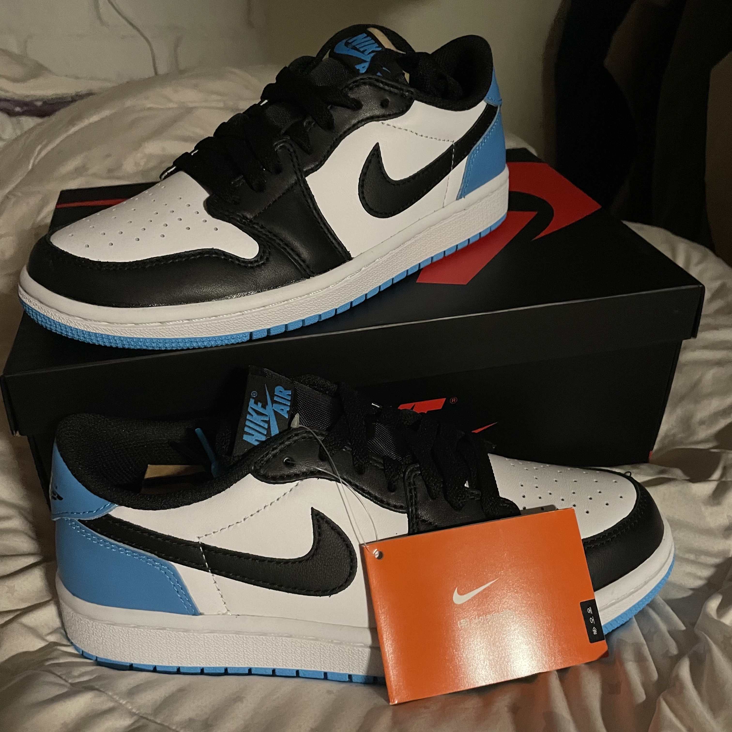 (W) Jordan 1 Retro Low OG Black and Dark Powder Blue 착용 스타일