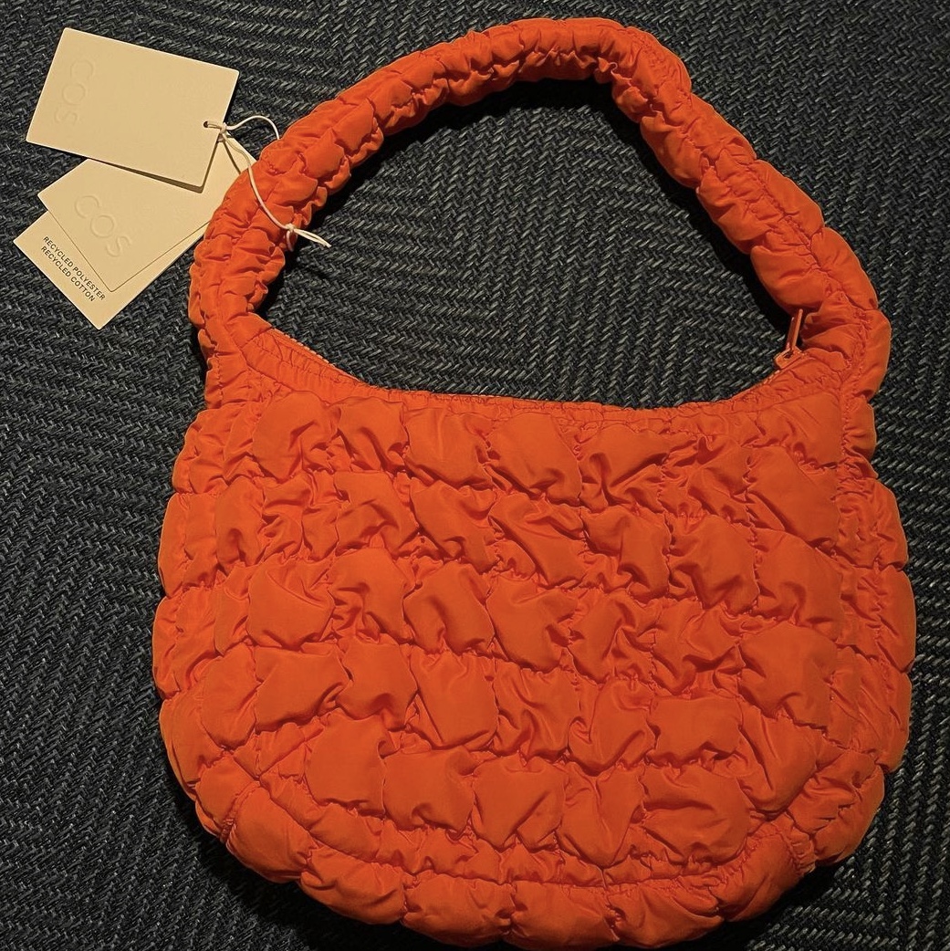 COS Quilted Mini Bag Bright Orange 착용 스타일