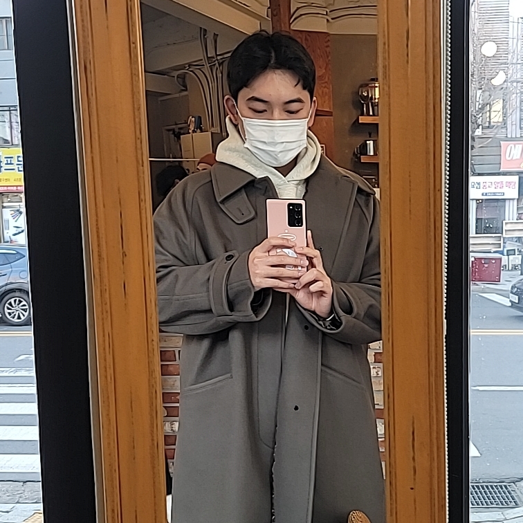 Essentials The Core Collection Hoodie Light Oatmeal 착용 스타일