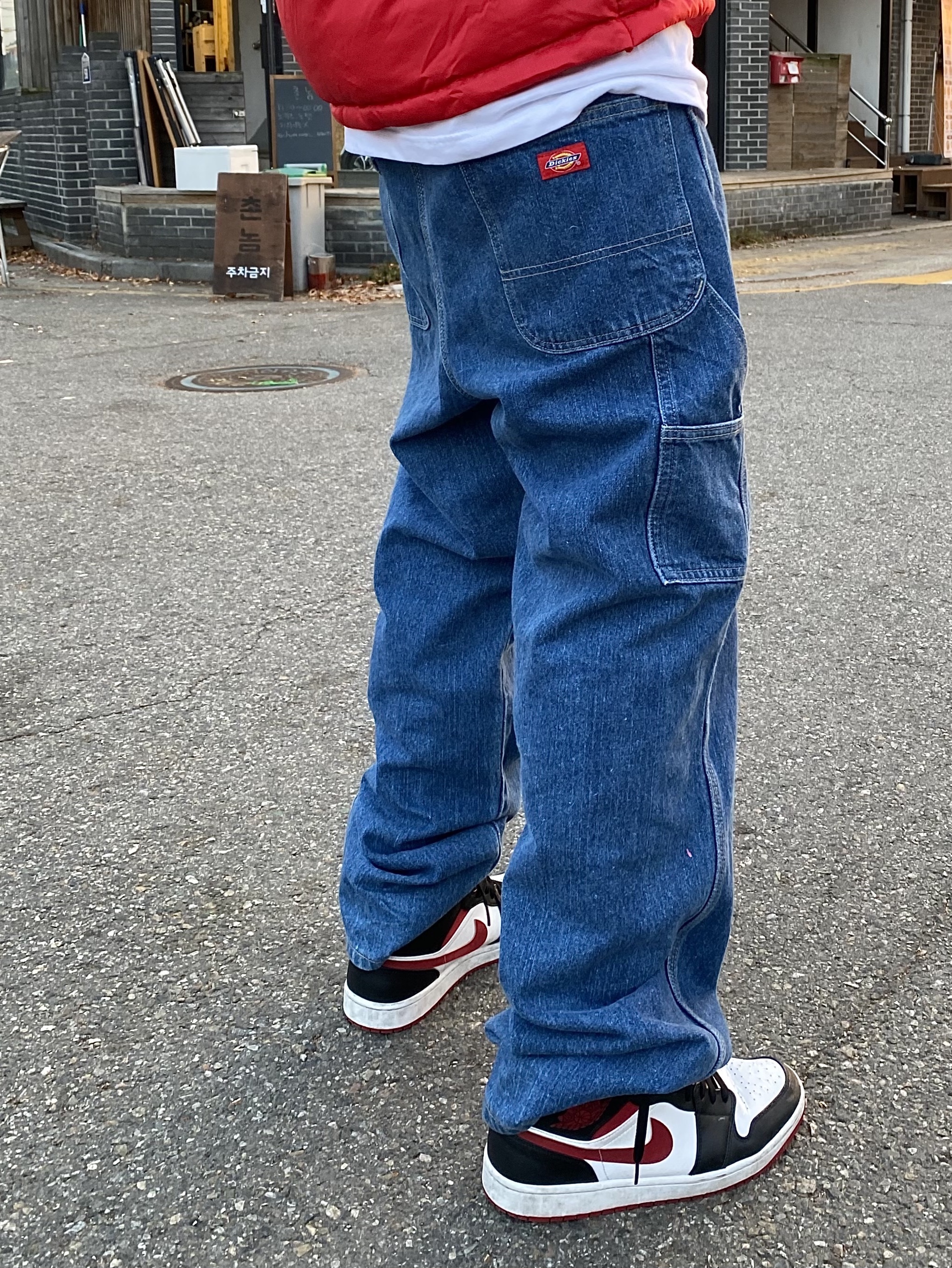 Jordan 1 Mid Gym Red Black White 착용 스타일 - 4